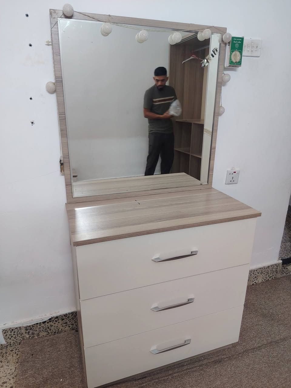غراض لبيع العنوان كأني كورده قريب جامع الرحمان مقابل حديقة رقم موبايل *********** وتساب
