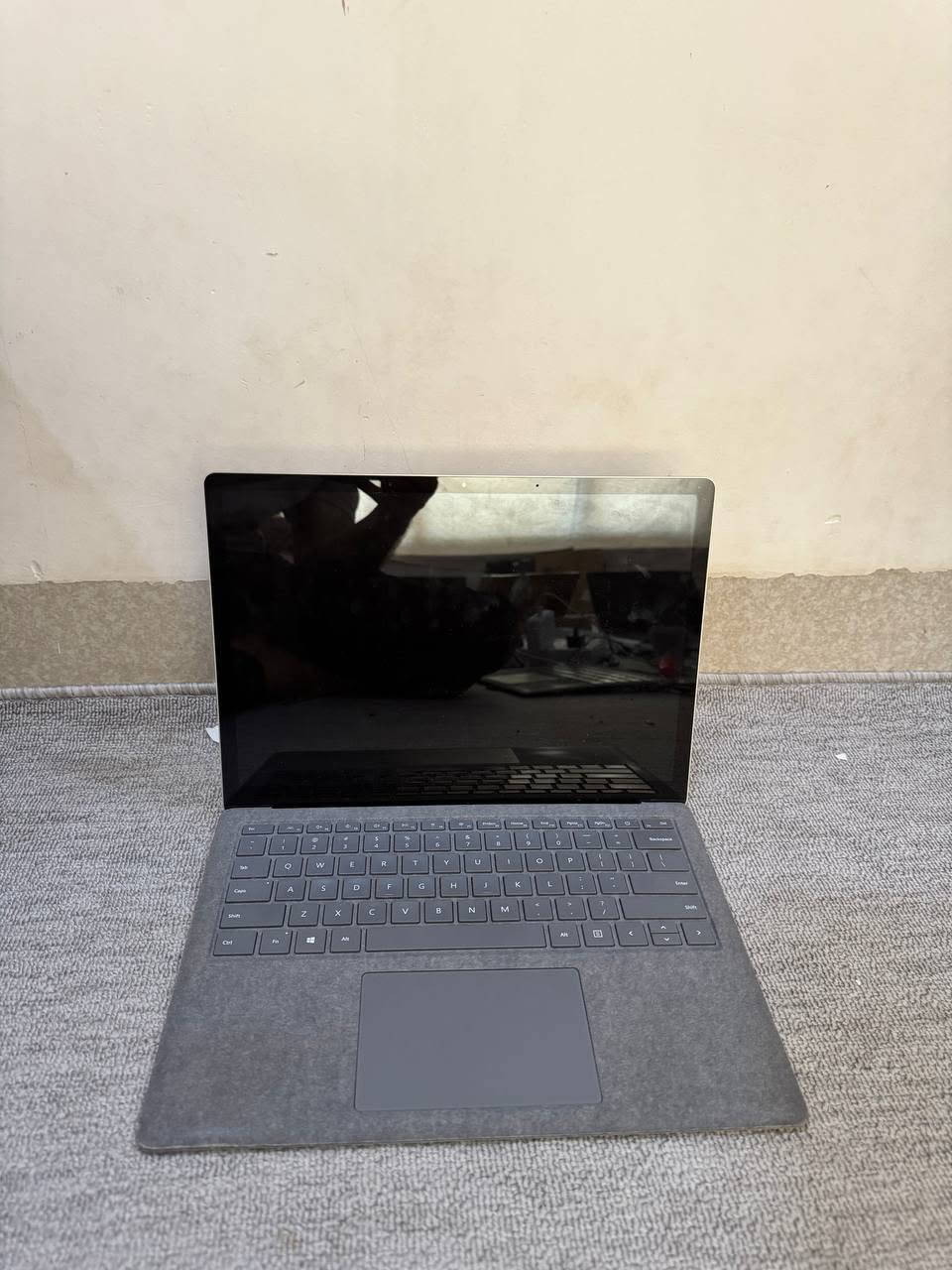 Surface Laptop 4 سيرفس لابتوب 4

السلام عليكم  
بيع فقط  لابتوب   بيع فقط  + Face ID لمس  
معدني كامل مو بلاستيك لابتوب رجال أعمال Face ID 
Surface laptop 4 13.5 3k  لمس   حجم  
I5 1165g جيل 11 
Ram 8  Gb 4333mhz
256   NMVE SSD   5 مرات اسرع من اس اس دي  قابل للزياده 
Intel iris xe 
بطارية طوليه لحد 5-8 ساعات
بطارية 86٪ 
السعر 485     الف بيع فقط
