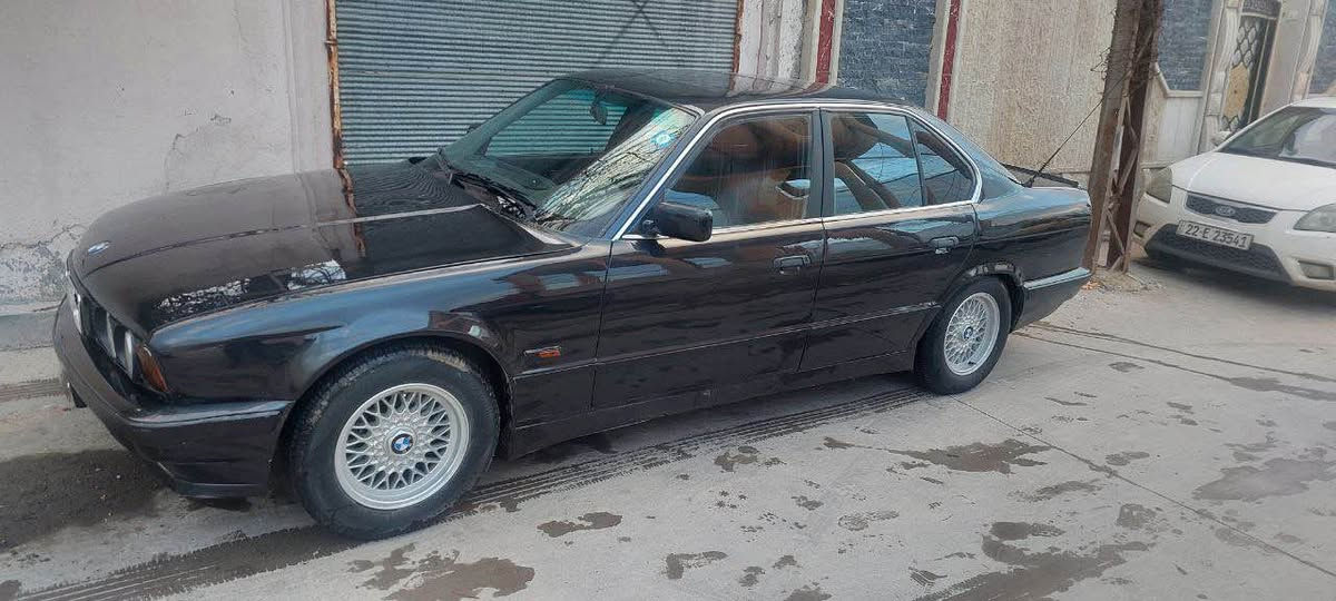 سلام عليكم 
بي ام 525 
موديل 1991
كبس كير اوتو فول 
نشاط فول 
تبريد شرط تدفه 
تواير جدد 
كهربائيات كامل شغاله 
سلايت 
مصبوغ عام بدون ضرر 
فقط تحويل هزا جديده
مكان السياره موصل جانب الايمن
سعر 50للبيع او امراوس 
***********
*********** موصل, نينوى
