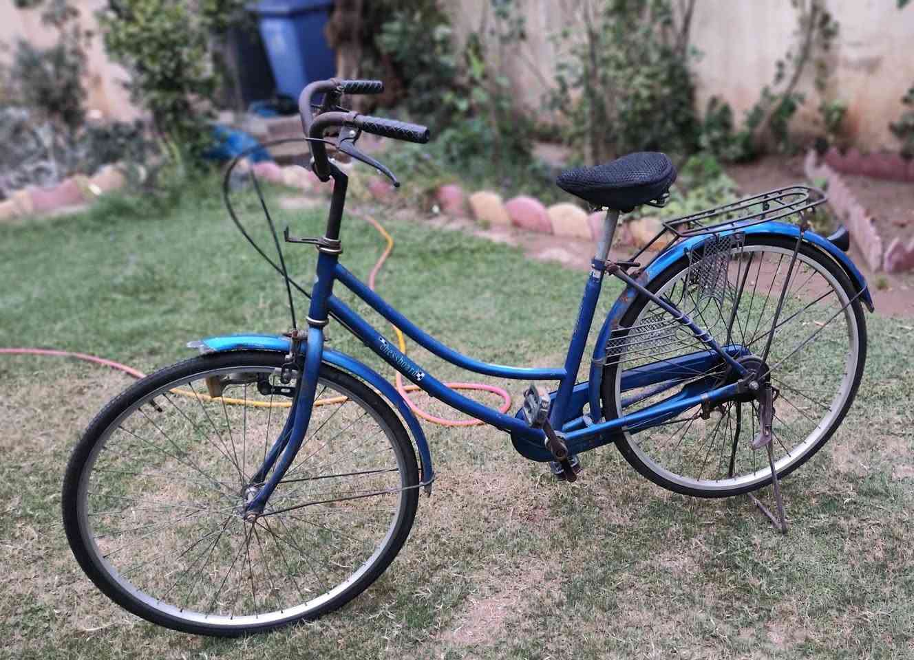 للبيع بايسكل.  🚲 عبدالحليم حجم 26 السعر 80 للستفسار الاتصال على الرقم ***********
