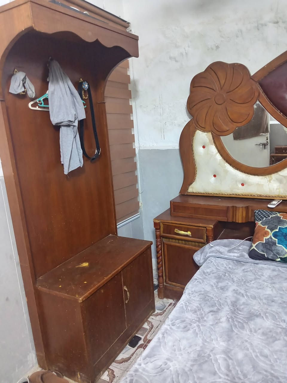 السعر ٥٠٠ وبيهه مجال مستعجل ع بيعهه ٠٧٧٤١٠٣٠٦١
