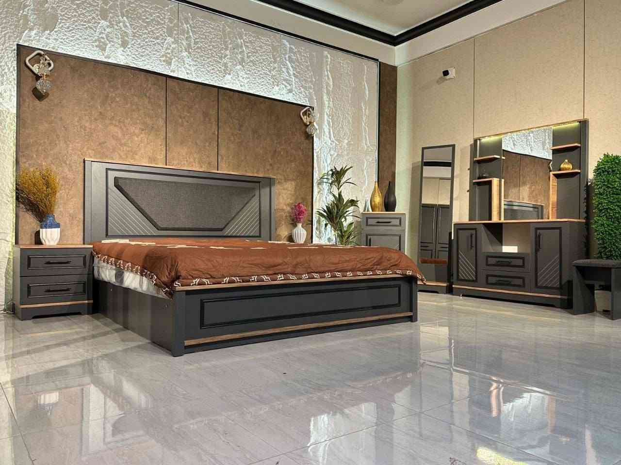 *تم وصول موديل كانتري ماكس الرصاصي*
*كنتور٣٢٠سم*
*سرير مخزن*
*برغي وجوي حديد* 
*ظهر بلوك*
*قياسات ضخمة*
*اناره بالميز تواليت*
*شغل اصلي*
*بسعر مليون و560
يوجد لدينا توصيل تواصل واتساب ***********
