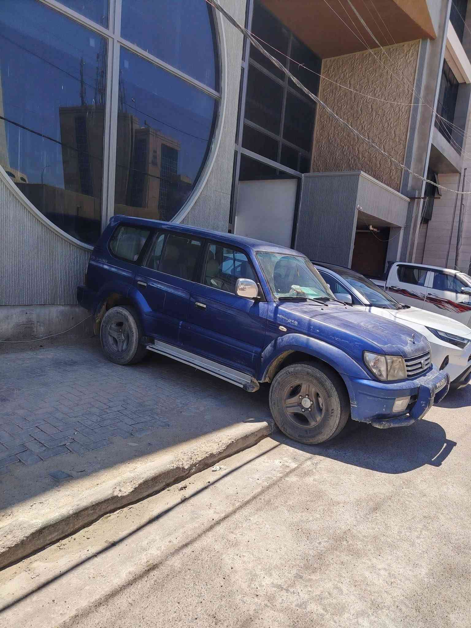 برادو ٢٠٠١ • فور ويل • لا صبغ ولا ضربه