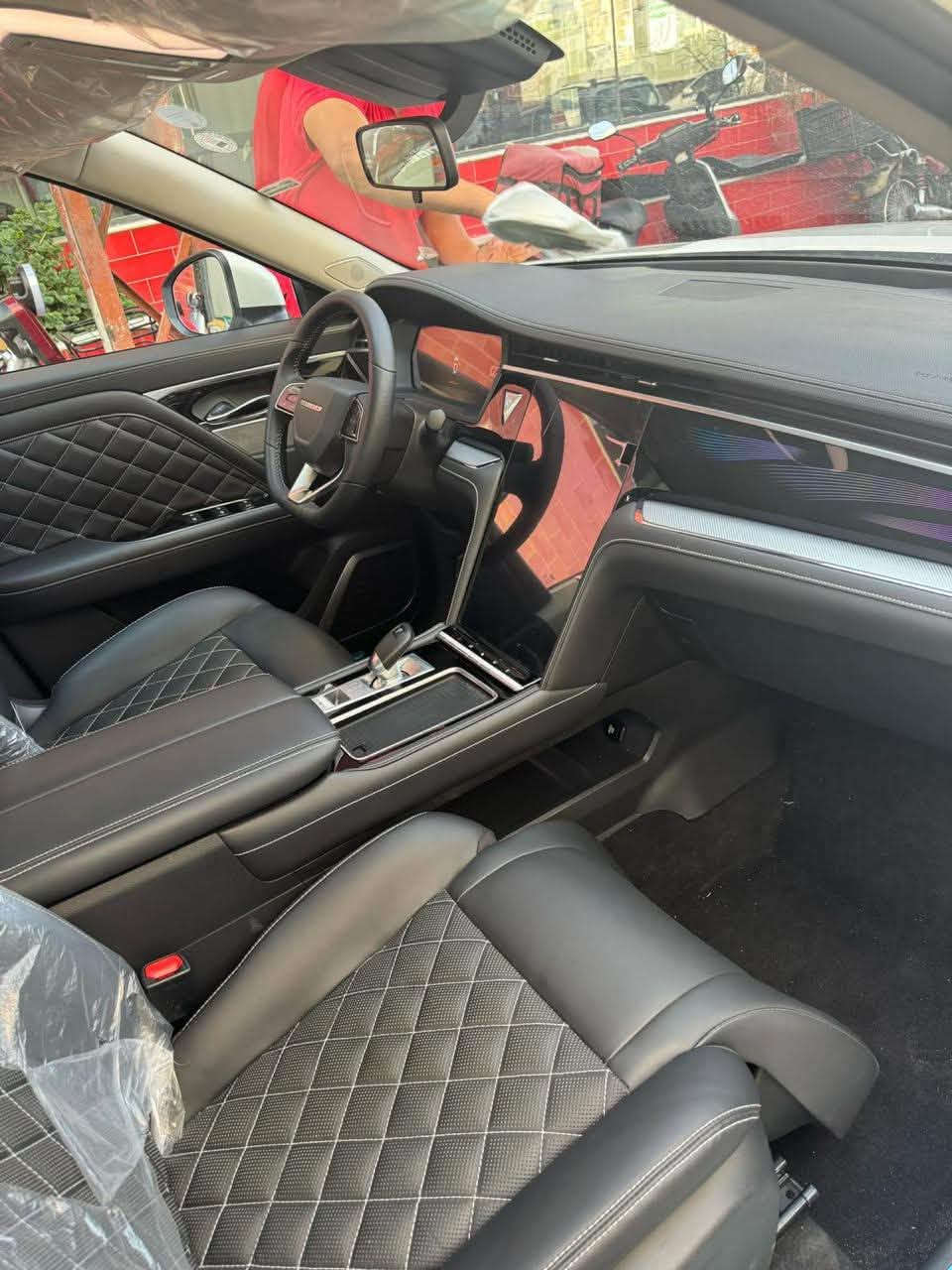 موصل حي المثنى ***********
🚘 للبيع Venucia 260T موديل 2023

✨ كلين ونظيفة جداً

📍 الممشى: 46,000 كم

🔥 محرك 1.5 تيربو

⚙️ قير أوتوماتيك 7 سرعات DCT

💪 قوة تقريباً 190 حصان

🚗 دفع أمامي

• شاشة وسطية ونظام ترفيه

• تشغيل زر

• دخول بدون مفتاح

• كاميرا خلفية + حساسات

• مثبت سرعة

• أنظمة أمان ومساعدة للسائق

• إضاءة LED

• جنوط ألمنيوم

• فتحة سقف بانورامه

• داخلية مرتبة ومريحة

✅ السيارة نظيفة وكلين

✅ الممشى 46 ألف فقط

✅ بضمان شركه العبيدي

💰 **السعر:**١٤٥
