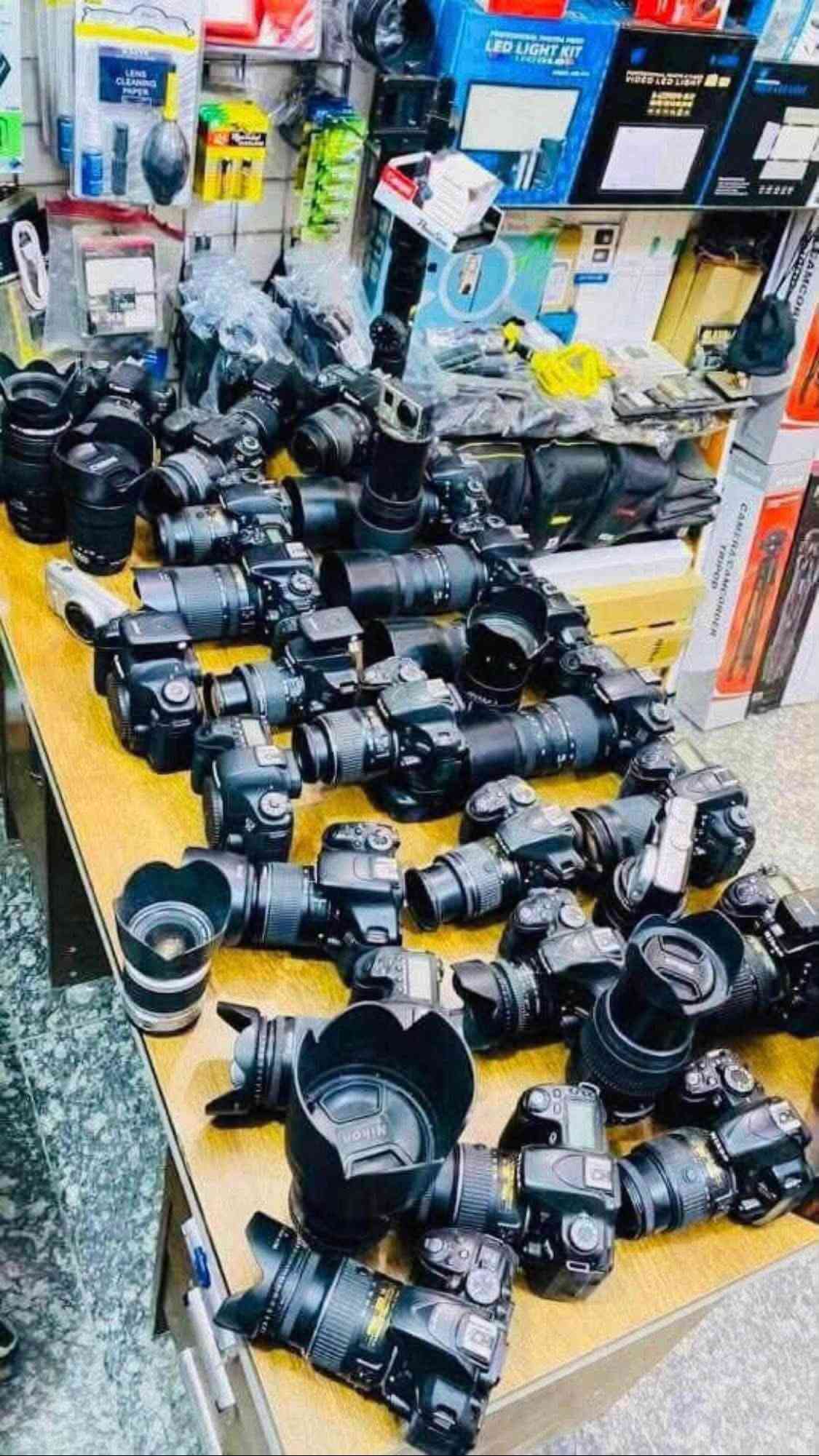 🛑🛑يتوفر لديناجميع مواد التصوير  🛑🛑

🎥وجميع الكاميرات والعدسات النيكون والكانون مع الضمان لمده يومين فقط  استبدال في حال وجود عطل 🎥

ويوجد خدمه توصيل 🚕🚕🚕🚕

التواصل مع صفحتنا ماسنجر 

او اتصال واتس اب على الرقم 

📞📞***********☎️☎️
🔷زورونا الى موقعنا بغداد منطقه الصليخ🔷 من ساعه ال5عصرا  لغايه الساعه10مسأ 🌹

نص مكتوب في الصور:
- اسعار بوكس تصوير
- قياس 70 في 70 السعر 125 الف
- قياس 70 في 60 السعر 110 الف
- قياس 60 في 50 السعر 95 الف
- قياس 50 في 40 السعر 85 الف
- قياس 40 في 40 السعر 75 الف
- جميع انواع الرامات والادبترات لنقل الصور لجميع انواع الكاميرات متوفره
- متوفر نك مايكات احترافيه
- نك مايك كاميرا نوع جودكس استخدم جدا قليل نضافه 100/100