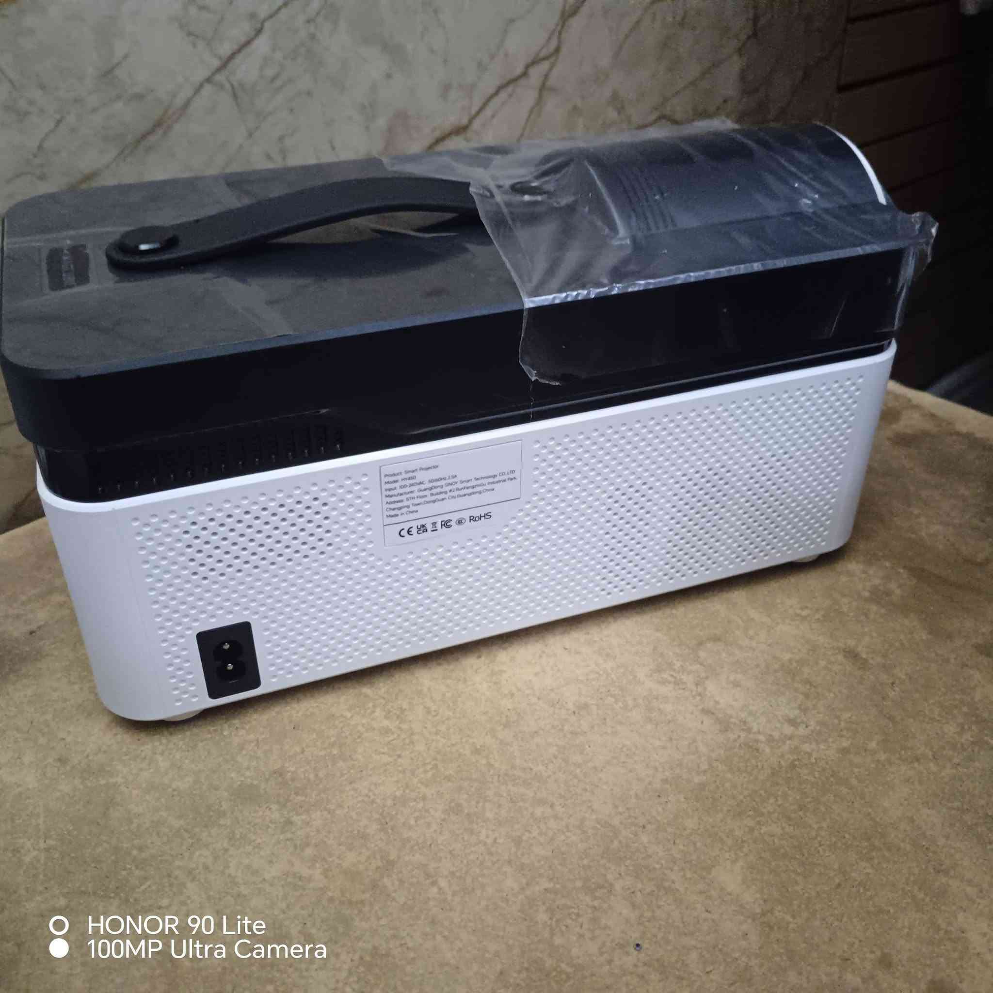داتشو من شركة MAGCUBICو HDMI وUSB، كما هو ظاهر على العلبة. للتواصل و الاستفسار خاص مازنجر او على الرقم التالي ***********
