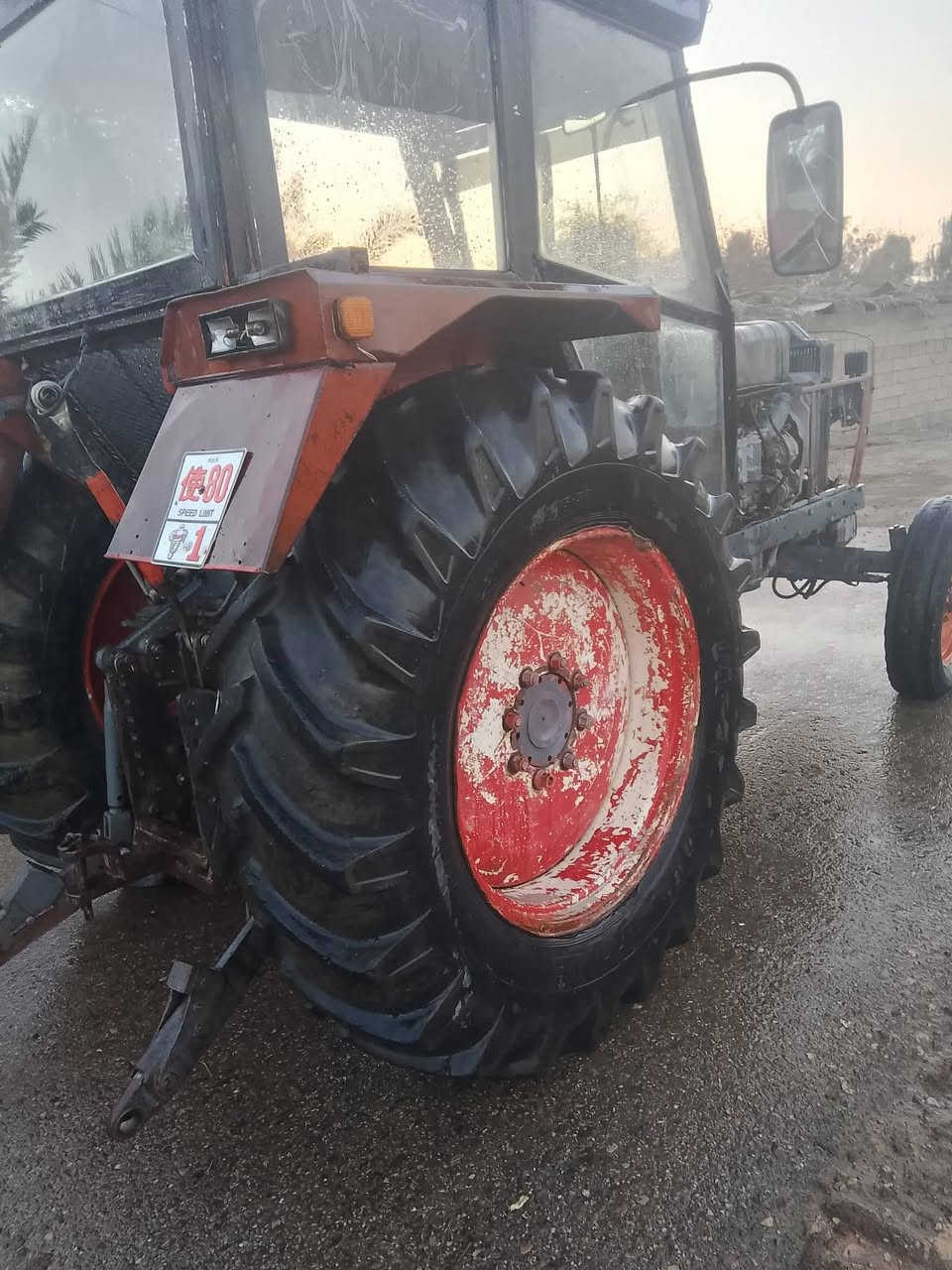 السلام عليكم عنتر 121موديل 90 مكينه جاهزه للشغل بم ونوزلات نضيفه هودرليك رفع وفول محرك نضيف وسوبر وتبريد كابينه تايرات خلفيه نضيفات السعر 9مليون وبيه مجال المكان ديالى الخالص للستفسار اتصل على الرقم *********** والخاص مفتوح واتساب موجود
