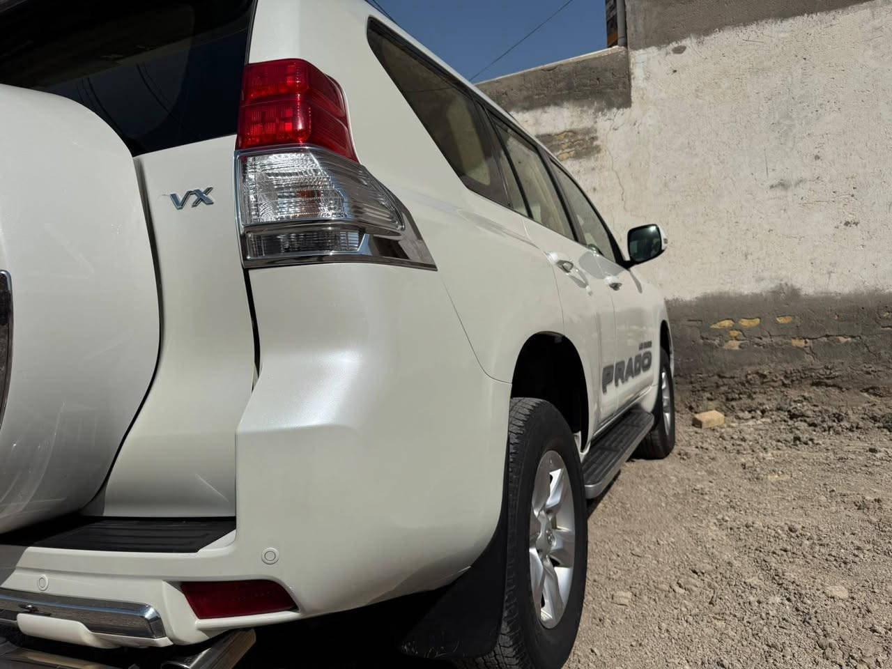 🚘 للبيع تويوتا برادو VX فل كامل 
🔹 الموديل: 2013 

🔹 الفئة: VX 

🔹 المحرك: 6 سلندر 4000

🔹 اللون: أبيض صدفي

🔹 الممشى: 220000 كم

🔹 الحالة: بدون صبغ وبدون دعم
لسيارة نظيفة جداً، استخدام شخصي، ولا تحتاج أي مصروف.

📞 الإستفسار: ‏‪***********‬‏ 

📱غير متواجد على النت.

📍 الموقع: السماوه

💵 السعر 27500 قابل للتفاوض
(275)

رقم أربيل سنويه ب أسمي ...

أبرز المواصفات:

✅ دفع رباعي (4WD)

✅ داخلية قماش وكالة

✅ فتحة سقف

✅ زراك لايت

✅ نظام تشغيل بصمه 

✅ كاميرا خلفية

✅ حساسات أمامية وخلفية

✅ تحكم ستيرن جهتين مع مثبت سرعة

✅ شاشة العدادات vx دجتل

✅ ويل كب ألمنيوم وكالة

✅ ثلاجة وسطية

✅ أنارة ترحيب اسفل الدوس 

✅ إنارة LED داخلية

✅ مرايا كهربائية مع طي أوتوماتيكي

✅ دبل تانكي 

✅تبريد ثلاث قطع مناخي جهتين

✅ نظام إيكو 

✅ جام 4 أوتو 

✅ فول سستم ايرباك

✅ إطارات برجستون ياباني

✅ نزول منحدرات + مانع تزحلق + لايت عدسة متحركه. 
...
