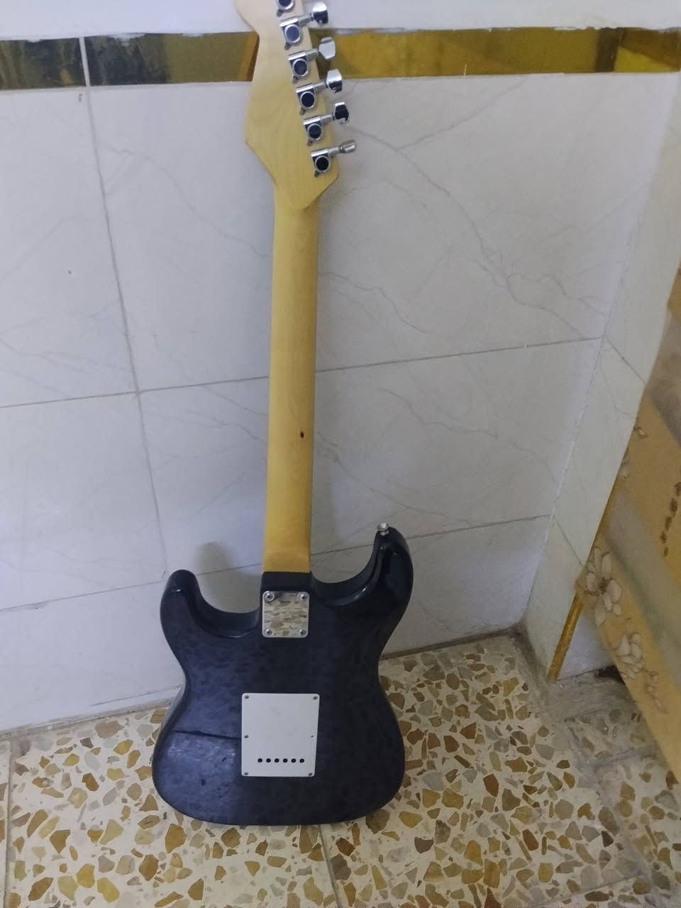 كيتار كهربائي irin مبدل بي كلشي احترافي
شاد loaded pick guard 
H-S-H
professional tuners
Alice normal gauge strings
امبليفاير fender frontman 10g امريكي اصلي مو مال سوك
سيت اوتار اضافي
بيك 
حقيبة 
نظام وايرليس لاكيتو
كيبلين اصليات
السعر كلهن ب200 بيع مستعجل 
توصيل متوفر جميع المحافظات 
رقم الهاتف ***********
