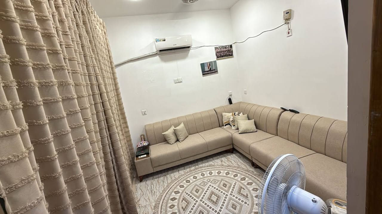 للبيع
اربع كوشات مع طبلة وسطية
السعر ٤٥٠ وبي مجال
بغداد حي الجهاد
الاتصال ***********
