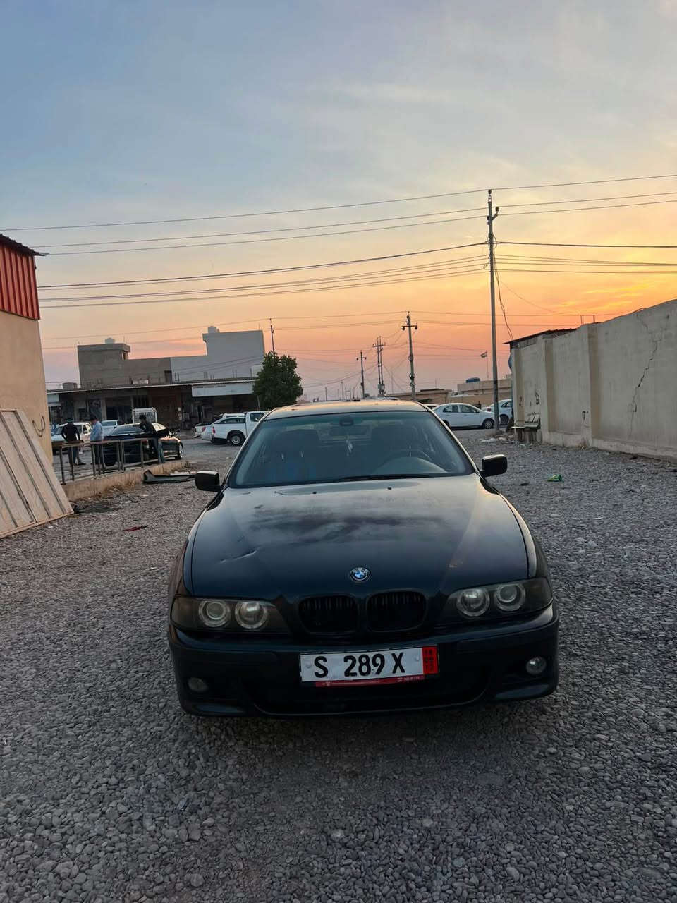 BMW e39 
سعر ٤٤و مجال
مۆدئل 2000
گئر و مەکینە بە شەرت
جەمپەکی بجوکی دواوەی هەیە پئشی کەپسە
جوار تایەو ویلی ئیم خاوئنی لە بنە 
مەنەفئستە پاکانەو غەرامەشی بە شەرتە   
تاخمی زۆر توندو تۆلە
شوئن روفیا 
ژم*********** اكر, نينوى
