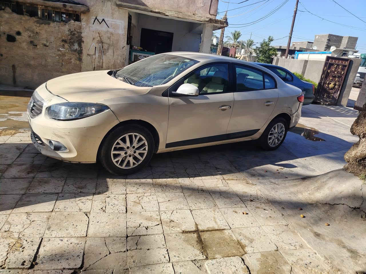 يالله للبيع رينوفلوناس موديل ٢٠٠١٦ سياره فول موصفات بصمه سياره حلوه وجاهزه مكفوله مكينه تخم تاير صدر امامي خلفي سياره عندي كيره يعتعت شويه ويروح ابيع هل موجود بس تحويل السعر ٣٨ مكان سياره بابل السكندرية الشراي يتصل ***********
