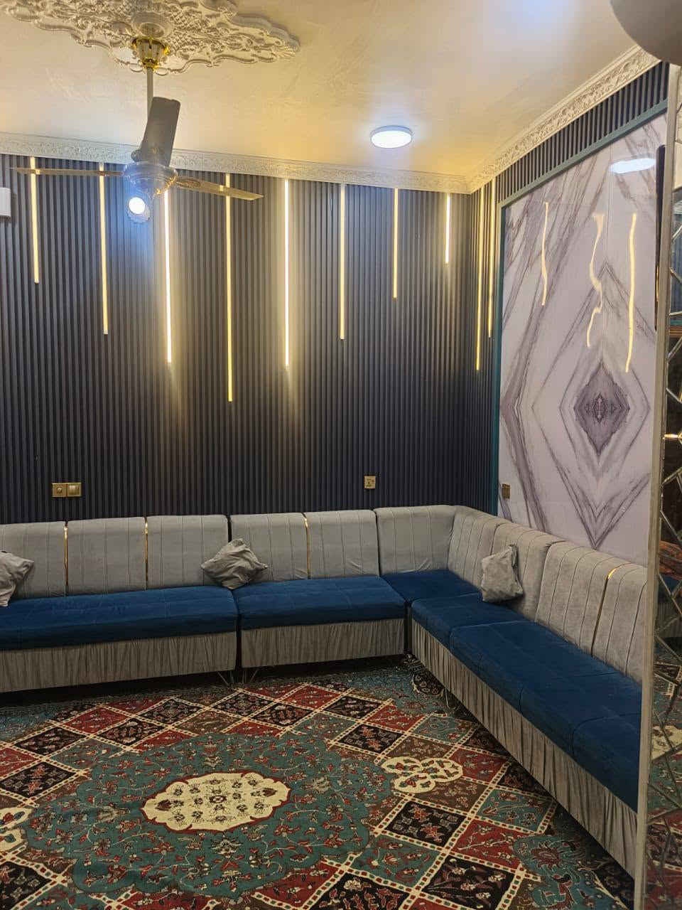 بيت للبيع مساحه.  ١٠٠م طابو صرف بناء جديد طابقين طابوك صب مسلح يحتوي على استقبال وصاله و٤ غرف نوم ومطبخ وصحيات عنوان كربلاء حي القدس جهة السلام موقع البيت على حديقة  سعره ١٦٠ مليون بي مجال اي استفسار اتصل *********** نستقبل جميع العروض في انحاء كربلاء
