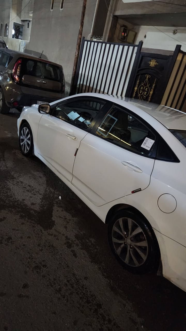 ❗️❗️For sale / للبيع
اكسنت 2015 خليجي 
محرك 1.6 
تبريد ممتاز 
كهربائيات كاملة 
تخم تايرات جديدة 
نظام eco 
حدادية جديدة 
الكير والمكينة بحالة ممتازة 
فول مواصفات باستثناء الفتحة 
شاشة كبيرة تحكمات سترين 
رقم انكليزي 
السيارة بأسمي 
ماشية 116 الف 
السيارة نظيفة جدًا 
السونار مرفق بالمنشور  
السعر 109 وقابل للتفاوض . . 

واتساب/ ***********
متواجد صباحًا إلى ساعة 11 
ومساءً بعد ساعة 10
