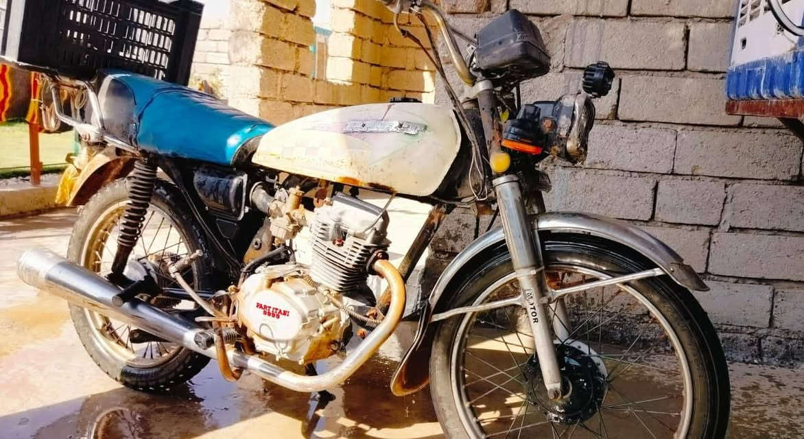 السلام عليكم موطور إيراني للبيع السعر #125 قفل
 التواصل على الرقم ***********
