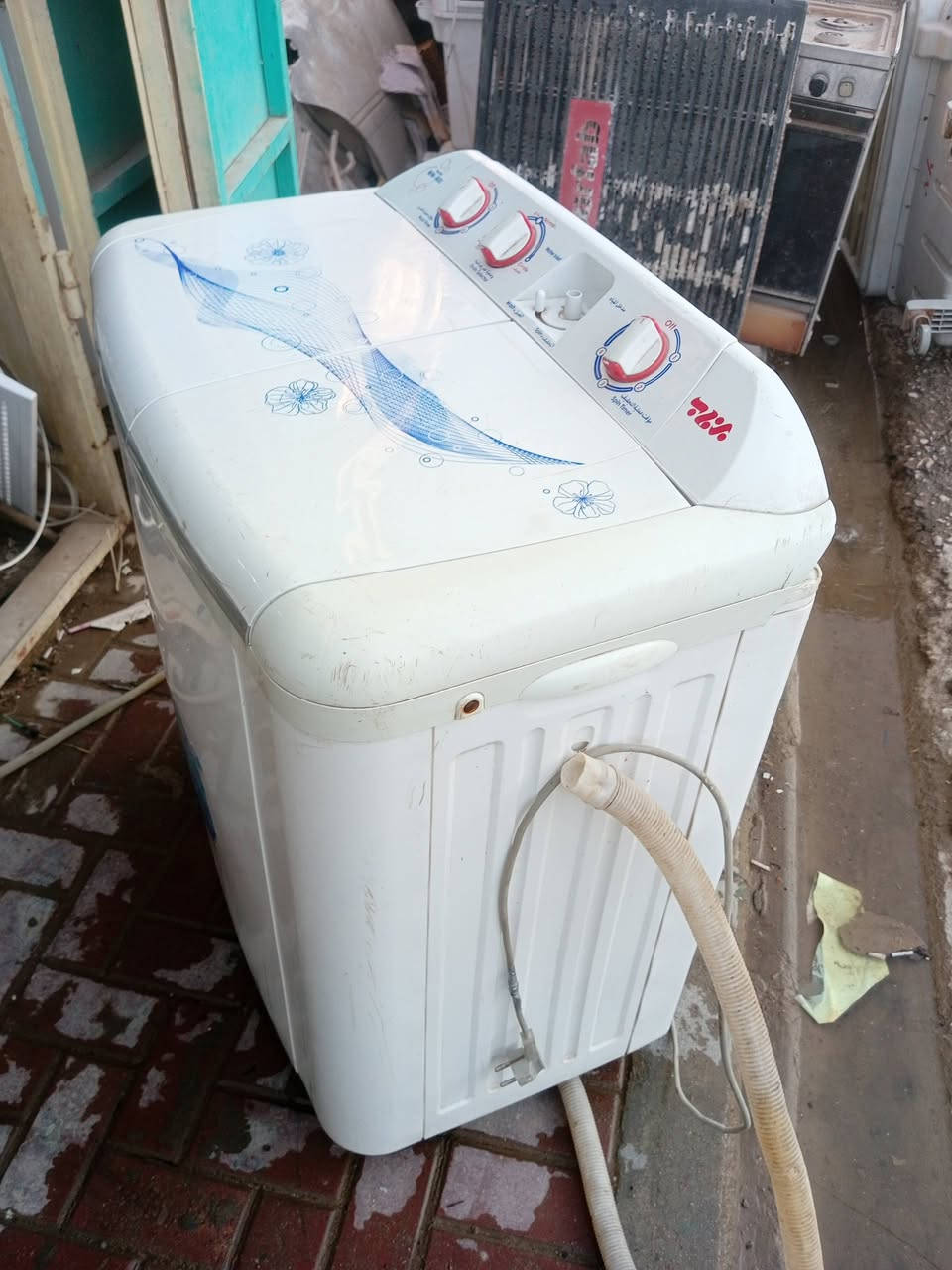 غساله برفاب نظيفه غسل تنشيف شرط سعر ٤٠ الف مكان مشخاب ***********
