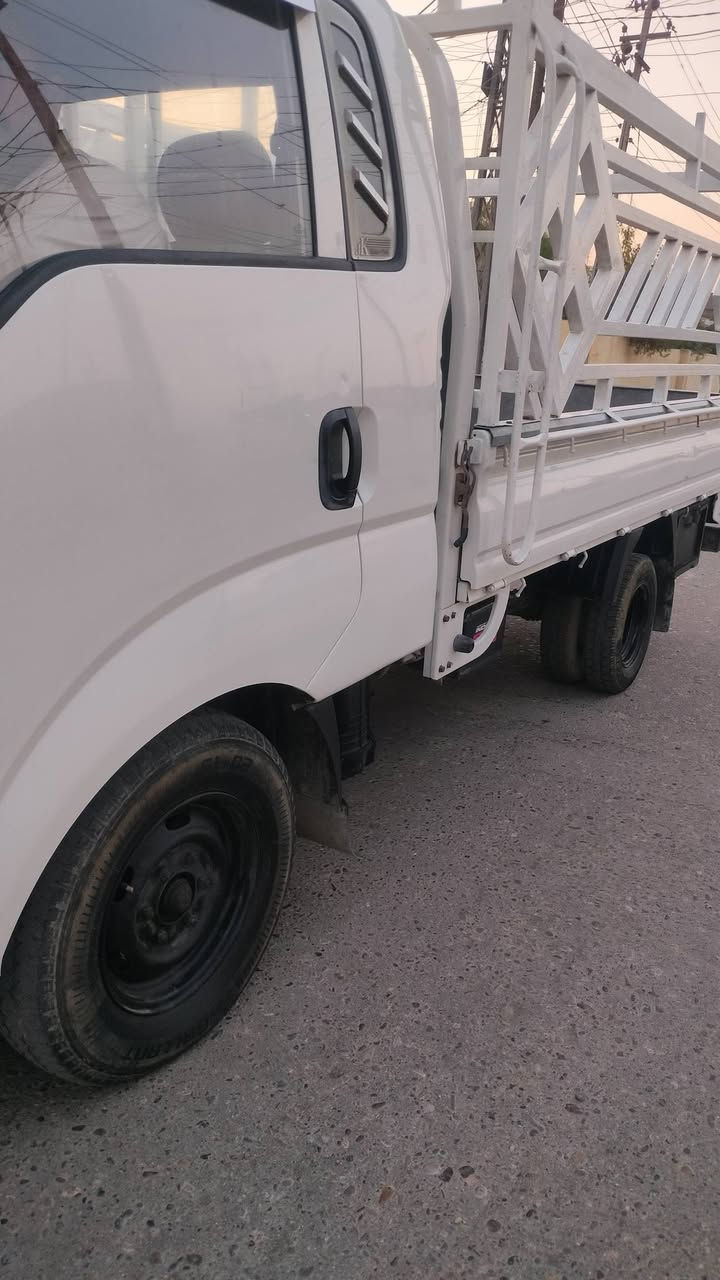 البيع كيا موديل ١٠/نضيفه مال جناي شرط محرك وكير السياره حيل حلوه ماتصرف عليها كلشي رقمها انبار شرط التحويل مكان السياره بيجي  الاتصال عل رقم ***********
