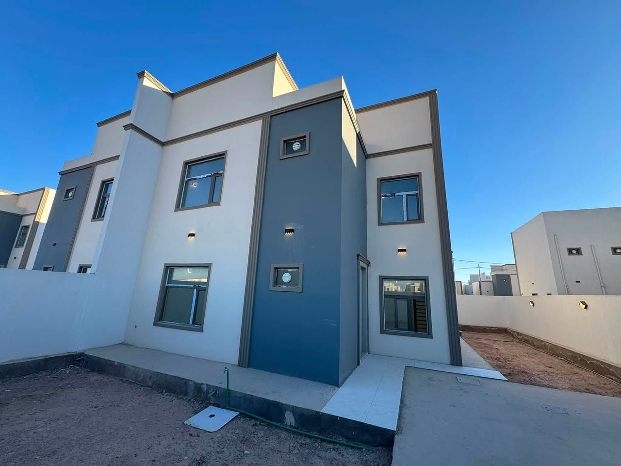 **🏡 مجمع الأميرات 2 السكني – دار للبيع**

📍 المرحلة السادسة  
🏠 بلوك 1 – دار 6 
📪موقع الدار خلف شارع 60 التجاري  
📐 المساحة: **300 متر**  
💰 الواصل: **58 مليون و750 ألف دينار عراقي**  
✅ يباع بتطلوعة

**📞 للاستفسار والتواصل:**  
زورونا في **شركة روعة دور السدير للاستثمار العقاري والمجمعات السكنية**  
📍 **حي النداء – شارع المجمعات الخدمي – مجمع الأميرات 1**  
📞 ***************
