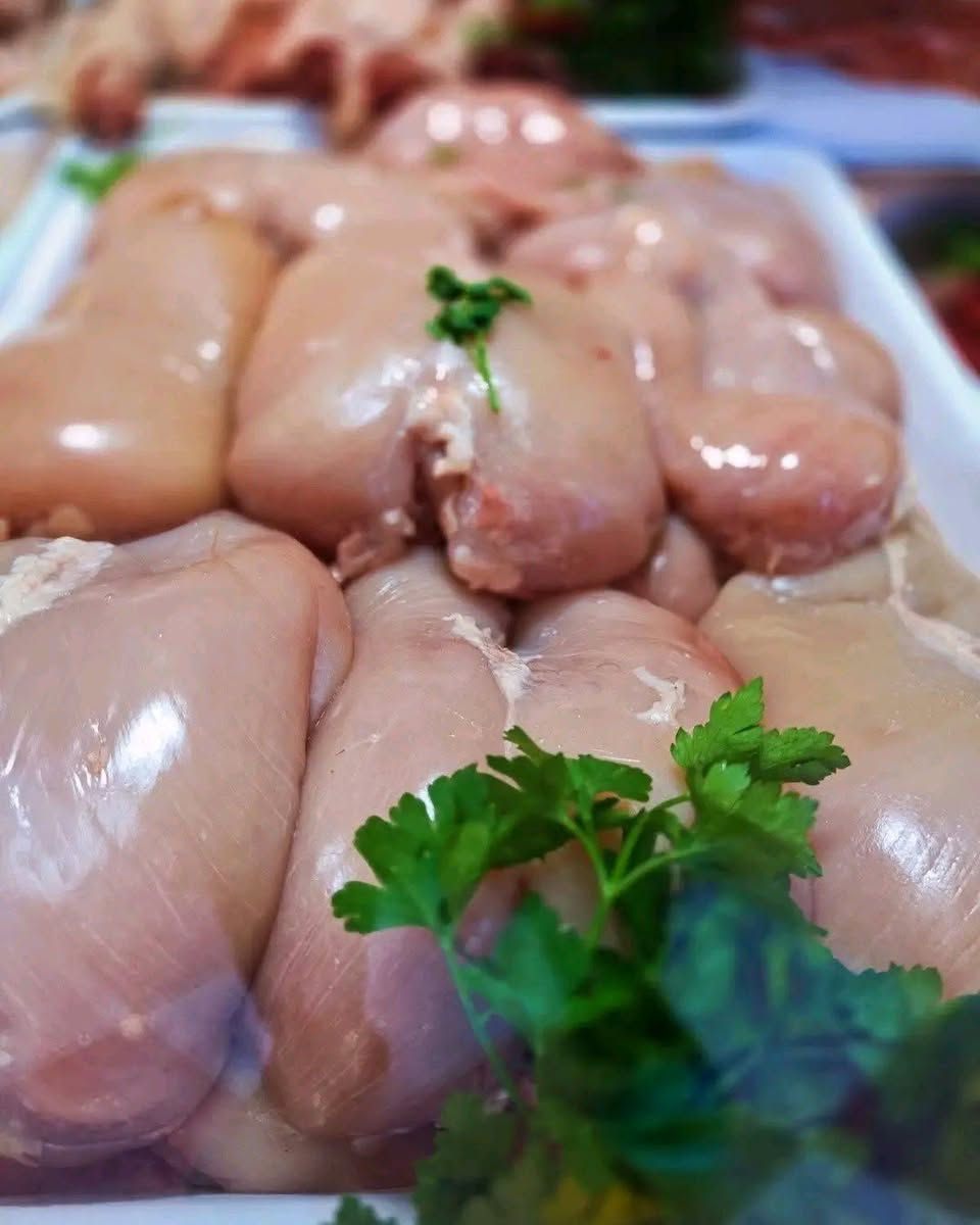 🥩✨ لأن الجودة تبدأ من المصدر... إحنا نوفرلكم أفضل أنواع اللحوم الطازجة يوميًا.
🐔 دجاج طازج ومتبل جاهز للطبخ
🥩 لحم بقري طازج مختار بعناية
🍖 تشكيلة متنوعة تناسب كل الأذواق
نهتم بالنظافة، والطزاجة، والجودة حتى يوصلكم أحسن طعم بكل مرة. 

نوصل طلبكم لباب المنزل 🛵

***********
***********
📍عنوان مطعمنا ـ بغداد ـ السيدية ـ الضباط بعد جامع الأقصى
📍 زورونا وشوفوا الفرق بنفسكم... الجودة تبين من أول نظرة، والطعم يحچي عن نفسه. 🌿🥩
