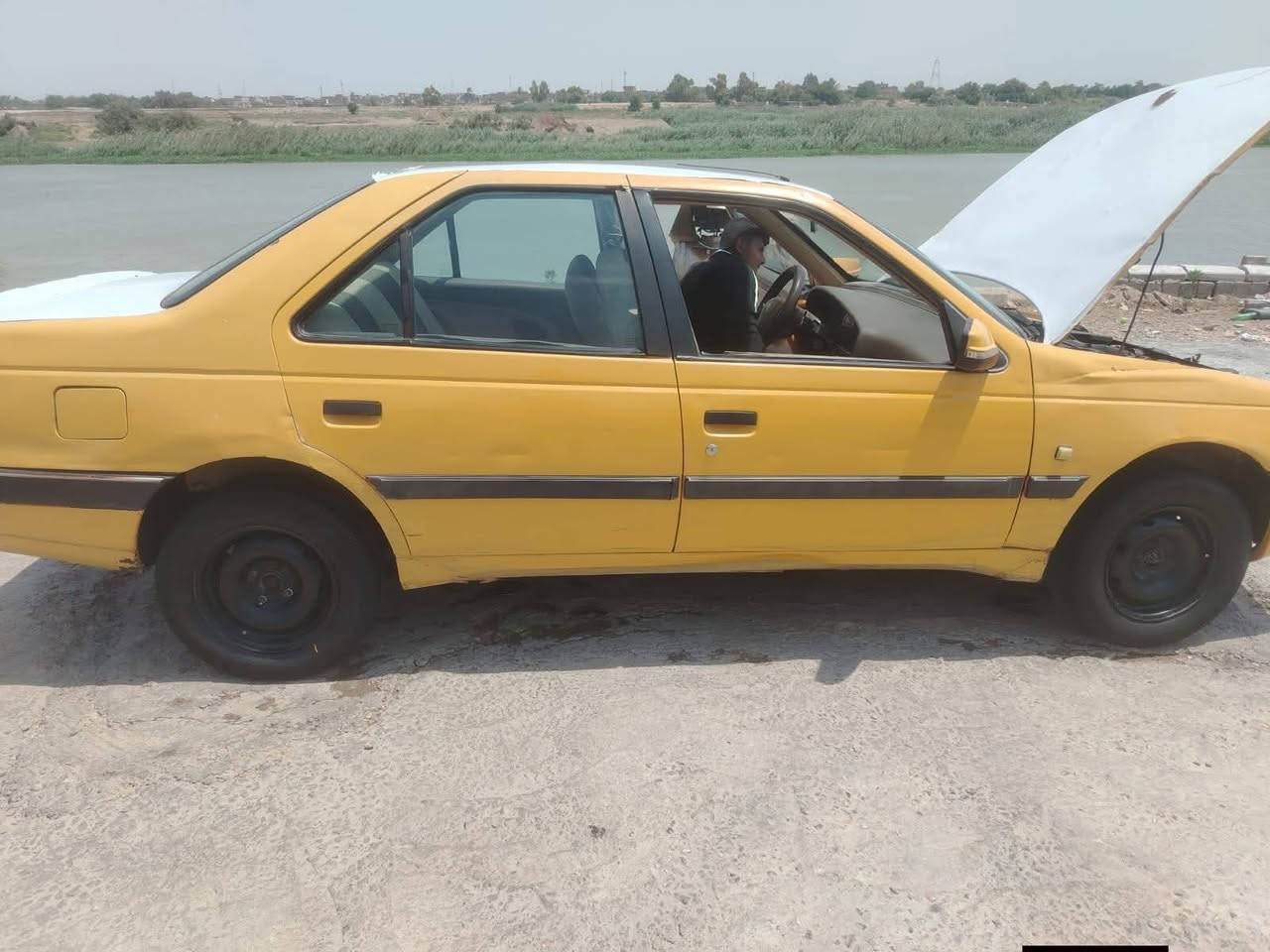 السلام عليكم بيجو 405 مكينه كير جدد تاير باتر كهربايات كلها شغاله مكان بابل صاحبها مواصله سعر ١٣ ***********
