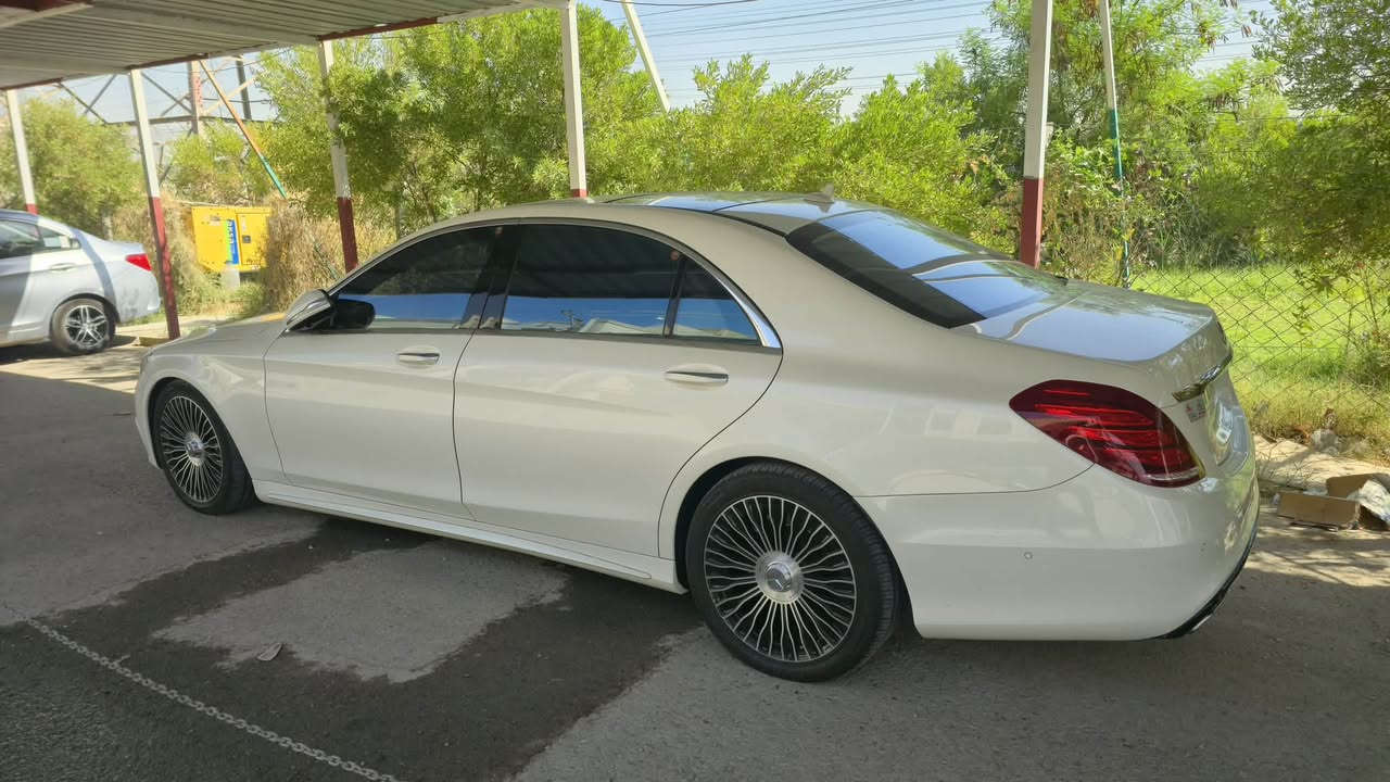 السلام عليكم قطعة مميزة s class  (( AMG)) 2015 خليجيه ونادرة  جداً مواصفات لاتعد ولاتحصى 
سيارة مال بيت مركونة ومحافظين عليهة لاشخط لا زلغ لا طخة ولا هم يحزنون كفاله من الدعامية للدعاميه مال شركة السيارة (( خمس فصوص باب طويل  يعني اعله فئة بالمرسيدس ❤️ ))…. صيانة دائمة الهة من الشركة فقط 🤍 كفالة عامة من كلشي ماشيه ٩٤ حقيقي 
المواصفات 
*بنوراما 
*كشنات تدفئة تبريد خزن ومساج VIP
*بردات تضليل كهربائيه بلاديه من الشركة 
*ثلاجة 
*جكات
*ناظوو ليلي 
*كاميرات ٣٦٠ درجة 
*حساسات محيطيه
*ابواب شفط
*سستم بورمستر جيرمن اصلي 
*رادار امامي 
*تحديد مسار وقيادة ذاتيه 
*توقف ذاتي 
وبعد بيهة هواي مواصفات تجي تفحص وتشوف بعينك 
السعر ٤٠ الف دولار يعني اربع شدات وقابل للتفاوض شي بسيط وهذا رقمي *********** مكاني دورة وتحياتي للجميع
