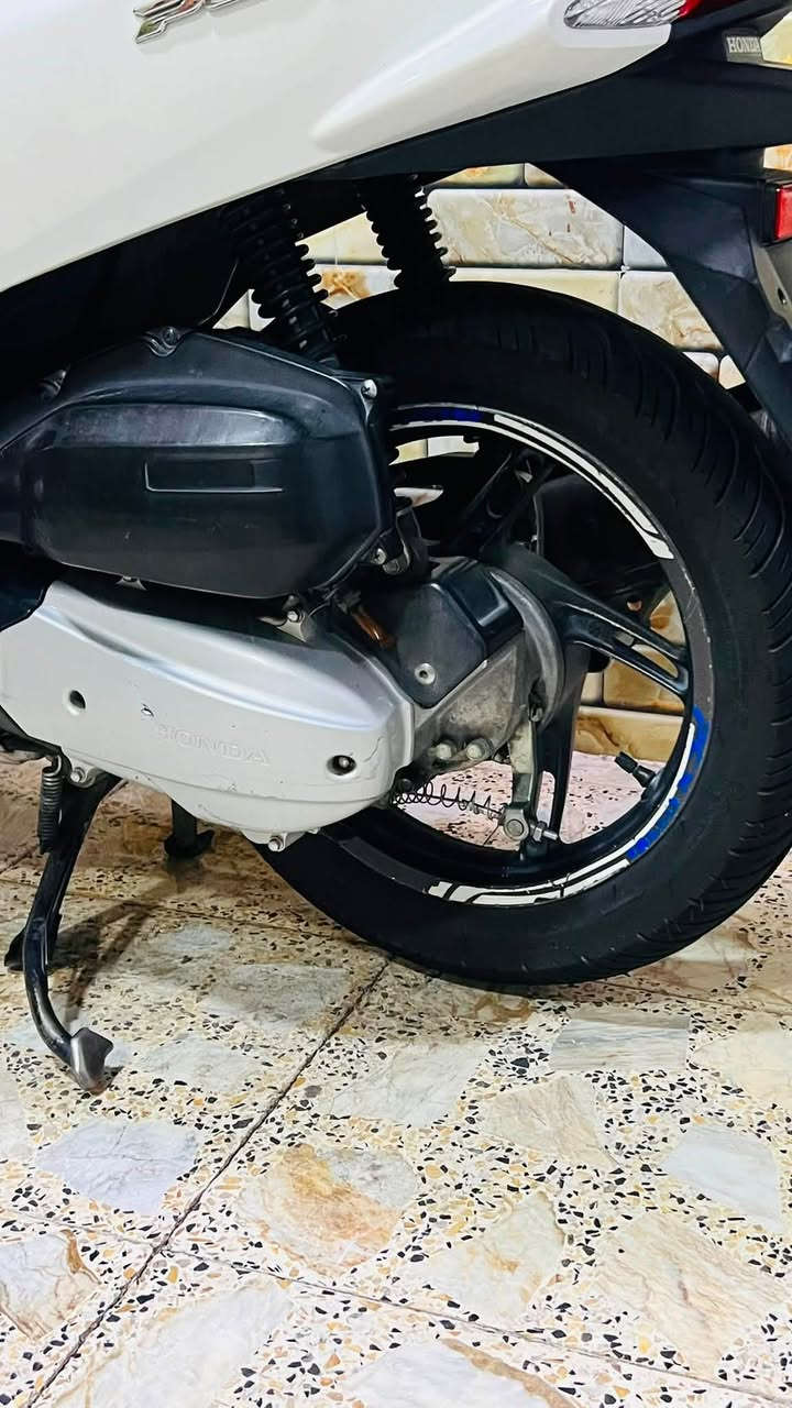 سلام عليكم PCX الجيل الثاني
مكينة 150

نضيفة برغي ما مفتوح بيها -نسختين من السويج ماشية ٧٢ الف 

📍الموقع بغداد الشعب

 للستفسار على الرقم *********** اهلاً وسهلاً بيكم وما نقصر وياكم انشالله
