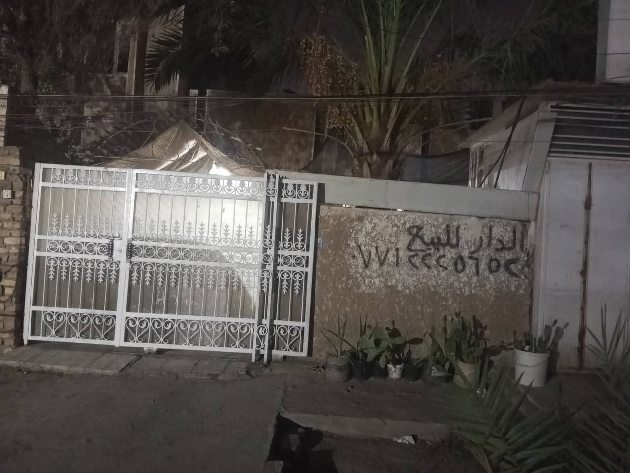 بيت للبيع
الشعب شارع الصحه
طابو ملك
المساحه 209م
واجهه 9م
نزال 23٫5 م
الطابق الاول :
2 غرف نوم - مطبخ - صاله - استقبال - منورين - حمام ومرافق  - كراج وحديقه
الطابق الثاني : 3 غرف نوم - حمام ومرافق 
للاستفسار ***********
