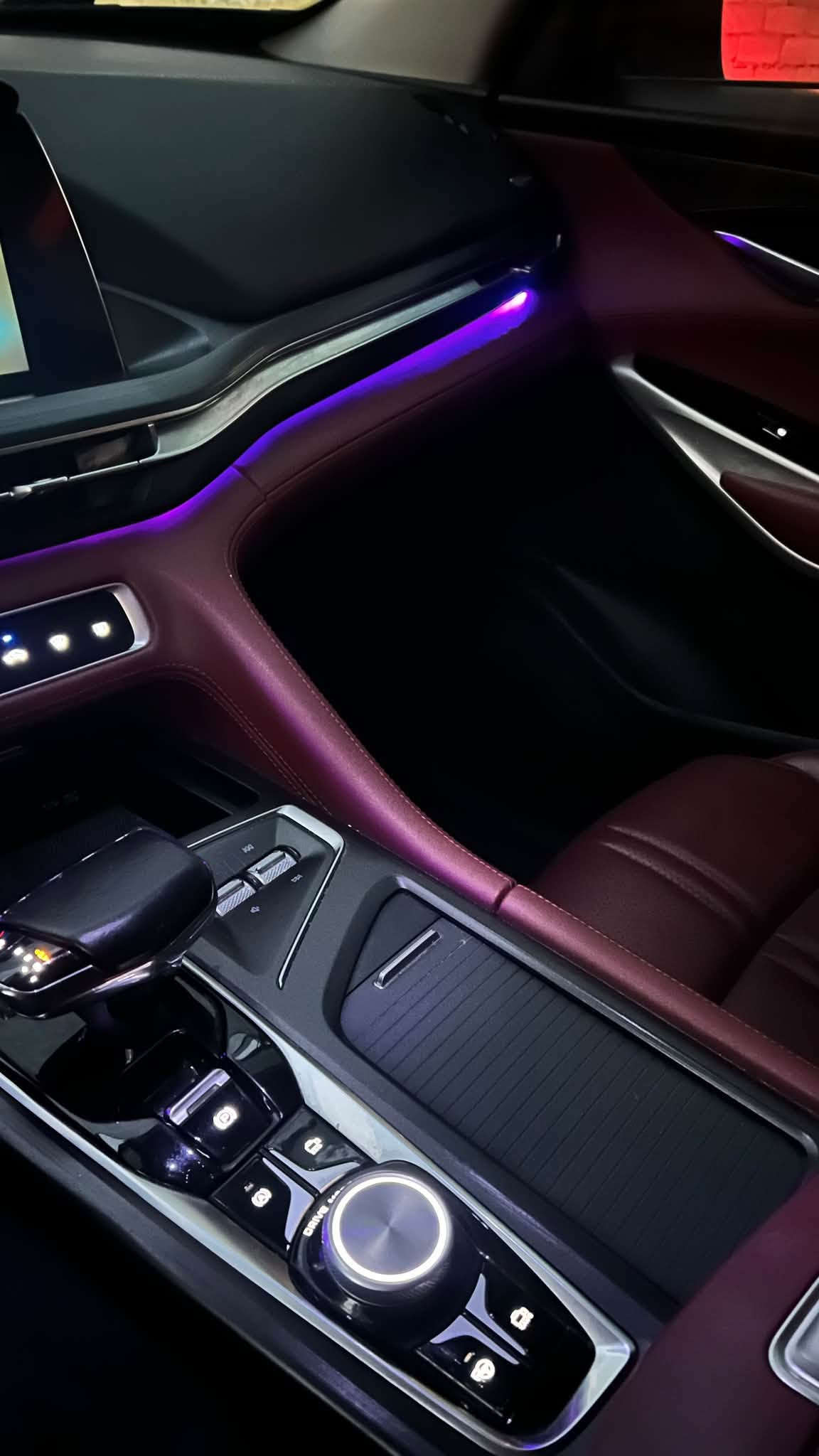 سلام عليكم شانجان cs75 2022
للبيع 
فول مواصفات 
ضررها بابين وبعض الملاحضات 
ماشية 170 km
بدون دواخل تكم مابيها شي 
السعر 100 وبيها مجال 
اتصل:***********
واتساب:***********
