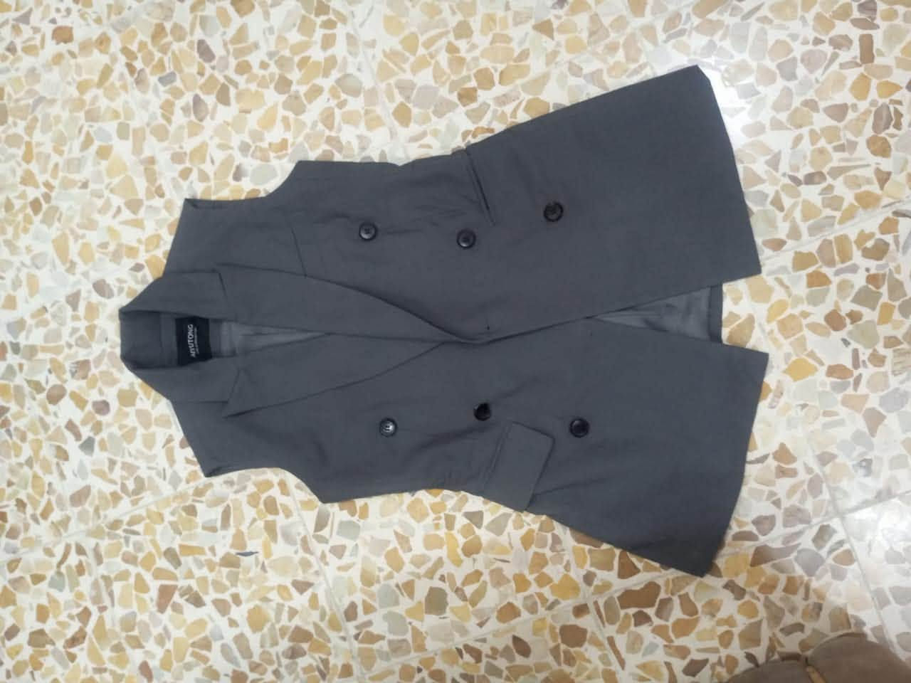 اي قطعة • ملابس