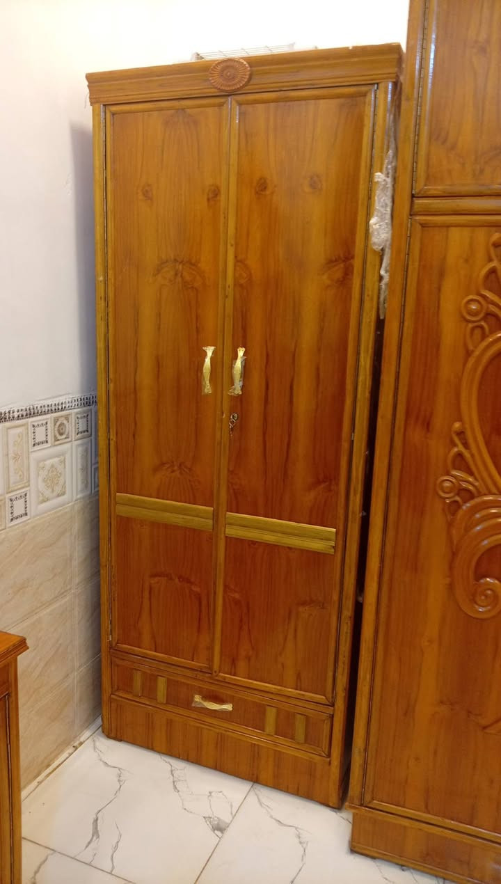 سلام عليكم غرفه عراقيه نضافه90٪مابيهه اضارار سعر 750وبيه مجال التواصل ع هاذ رقم ***********
