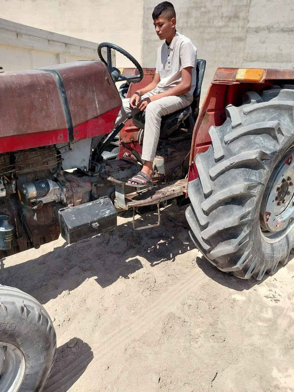 سلام عليكم تنكتر 275رقم دولي كركوك بسمي انكليزي كير محرك اكسل هدورليك كله شرط تايرات الي وره جديد والكدام نص عمر وسعر مناسب  المكان كركوك دوميز الاستفسار اتصل *********** مامتواجد ع نت
