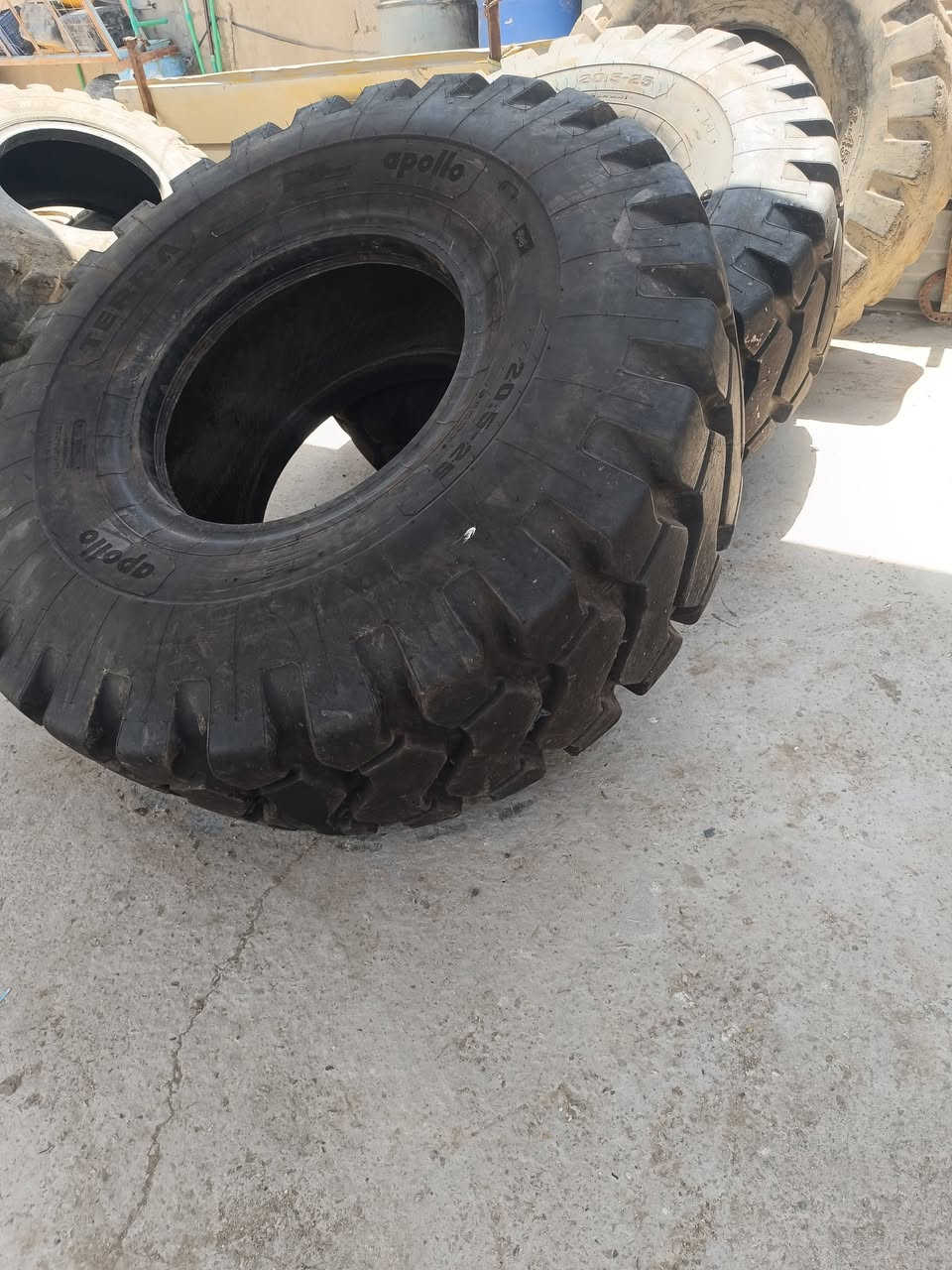 للبيع زوج تاير حجم ثمانين هندي ابو لغم ***********
