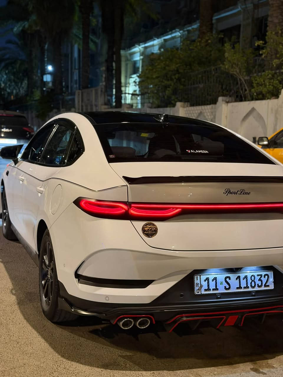 بي واي دي كن بلاس فلاكشب فول مواصفات مو العاديه ماشيه 7000
مواصفاتها 
فتحه سقف
كشن سائق كهرباء 
13 كامره 
حساسات 6 امامي 6 خلفي 
رادارات 2 
اوتو بارك ركن تلقائي نظامين 
محافظه على المسار 3 انظمه 
قياده ذاتيه 
شاشه جبيره 
داش كام تسجيل بلادي
وضع الأمان من تقفل السياره تسجل 24 ساعه 
لايت تحكم 
مري كهرباء وشفط 
ترحيب بالمري والابواب 
تجوه خلفيه 
واكو إضافات اني ضايفها للسياره 
سبايدر خلفي
دفيوزر خلفي 
سكوبات مثلث 
لحيه إماميه 
دوسات جانبيه 
أناره داخليه تفاعليه 
أناره بالدعاميه الاماميه كشافات 
دمام 1200w 
أرضيات تصعد على الدوسه أصليات 
وهواي نواعم ما ذاكرهن 

سعرها (26 مليون وبيها مجال ) السياره باسمي تحويل ثاني يوم مكانها بغداد السياره فول مو عاديه سعر اسئل على سعرها 
***********
