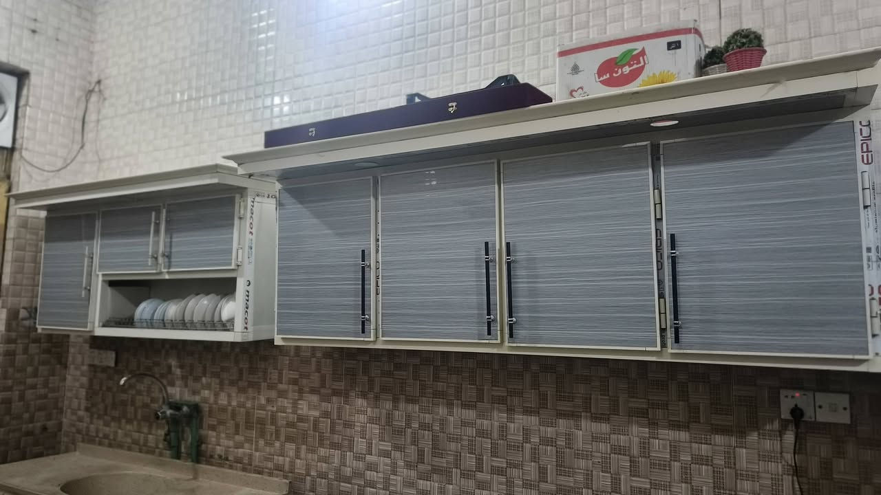 كونتر للبيع سعره 325 وبي مجال بكان بغداد مدينت صدر *********** التصال فقط ع رقم؟
