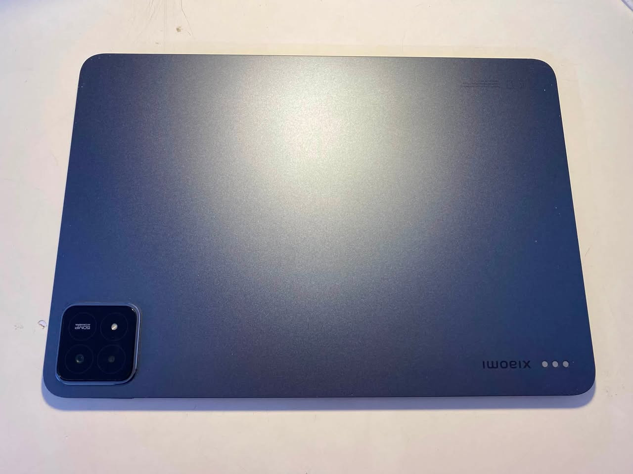📱 للبيع: ايباد شاومي باد 6 اس برو (Xiaomi Pad 6S Pro)
للبيع ايباد شاومي Pad 6S Pro بحالة [ممتازة / اخت الجديد / مستعمل نظيف]، جهاز قمة بالنظافة والأداء، ويفيد حيل للألعاب، الدراسة، والشغل بفضل مواصفاته القوية.
المواصفات:
الشاشة: 12.4 إنش بدقة 3K وتردد 144Hz (شاشة شاسعة وألوانها تجنن وسريعة).
المعالج: Snapdragon 8 Gen 2 (معالج قوي حيل ويفول بالألعاب مثل ببجي وغيرها بدون تقطيع).
الرام (RAM): [12 جيجا]
الذاكرة: [512 جيجا]
البطارية والشحن: 10,000mAh تطول وياك، ويا شحن سريع جداً 120W ينحمل بلحظات.
الكاميرا: خلفية 50 ميغابكسل والأمامية 32 ميغابكسل ممتازة للمكالمات والدراسة.
الملحقات ويا الجهاز: كارتونه والشاحن الأصلي 
ملاحظات:
[ بيه شخط بسيط بالكاميرا الأمامية و ما مبينة/ مستخدم استخدام حشمة]

موجود واتساب أو خاص 
واتساب ***********
السعر 500 ألف و بي مجال بسيط
@
