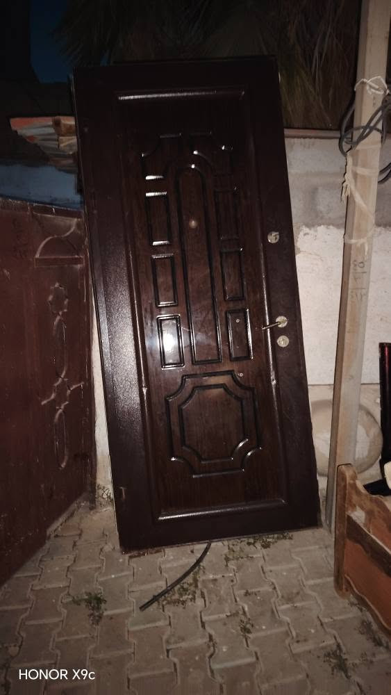 السلام عليكم
باب كليدور ستقبال نضيف أي عيب مابي كيلون قفاله كله شغال قياس 225×97 مترين و 25 في 97
 السعر 90 ألف وبي مجال للاستفسار الاتصال على الرقم ***********
عنوان كركوك اسرئ مفقودين كركوك, العراق
