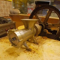 مفرمة لحم وحمص • ستيل • حجم ٢٢