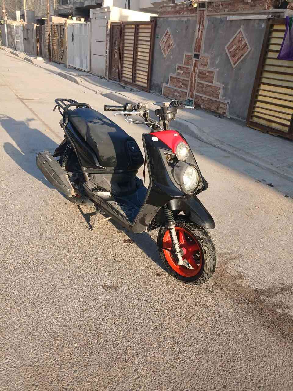 سكنس جبلي تك عين دراجه كفاله عامه اي نقص ما بيه مكينه بل جيس وراقه كامله عوزه بس قمجي مال عداد السعر ملون وميتين 1200وبيه مجال حك الجيه العنوان العبيدي الراسه شارع20 الهاتف ***********
