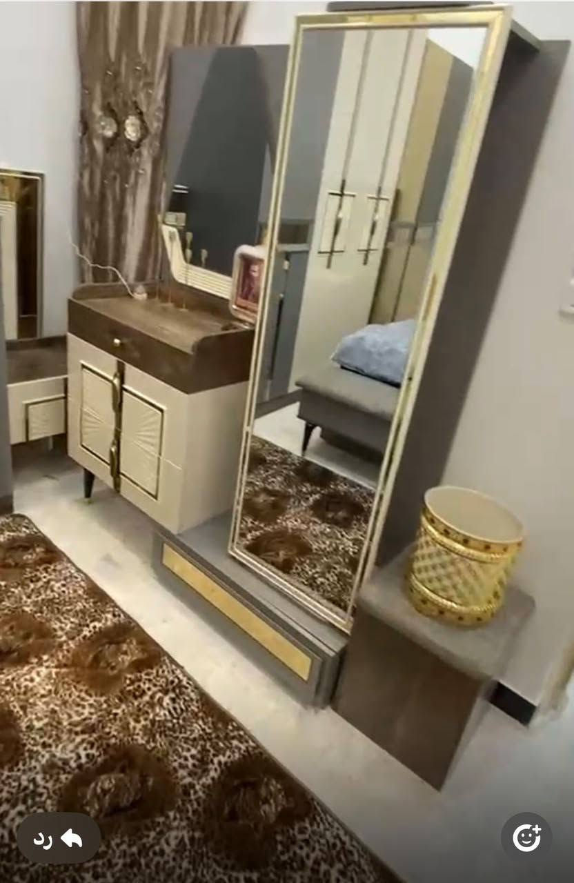 سلام عليكم غرفه تركي أخت جديدة ثقيل مو خفيف 9قطع مكاني بغداد مدينة الصدر ***********

نص مكتوب في الصور:
- رد