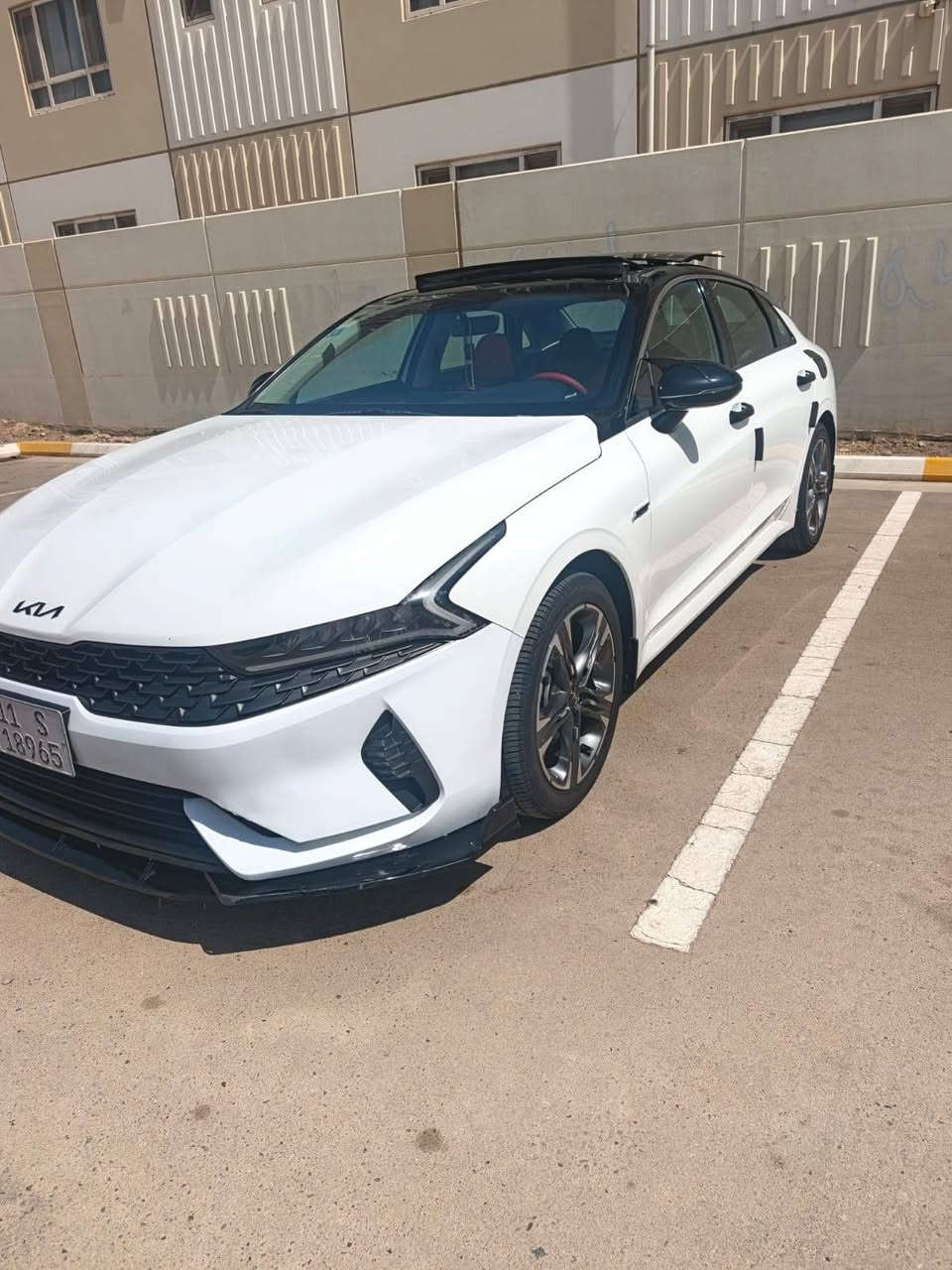 موديل 2023 ماشية 78
السيارة خليجي 
مكينه دوش 2000
فول مواصفات 
السيارة بيها حالوب مسحوب بتكمه خلفيه وبيها بارد ع كد شبر باقي كله كفاله عامه كير مكينه الرقم ***********
