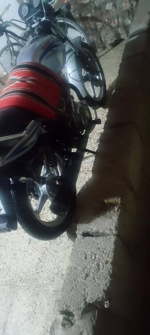 سلام عليكم شباب دراجه دايون عضم للبيع موديل 21 دراجه نضيفه كلك السعر 475 قفل المو شراي لا يخابرني مامتواجد خاص ***********
