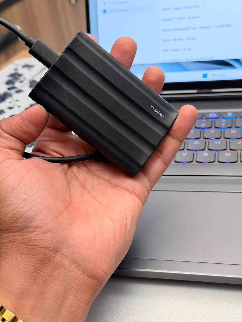 Samsung T7 Portable SSD – 4TB 

💾 السعة: 4TB

🔌 USB 3.2 Gen 2 – USB-C
الهارد نظيف جداً استخدام قليل عنواني بغداد

سعر 600 الف

***********
