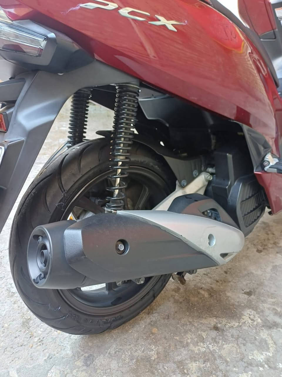 🏍️ للبيع Honda PCX 125 – الجيل الثالث 🇯🇵

💰 السعر: 23 ورقة = 2300$

🔹 PCX 125
🔹 الجيل الثالث
🔹 مواصفات يابانية
🔹 محرك 125cc، سلندر واحد، تبريد مائي
🔹 حقن إلكتروني PGM-FI
🔹 ناقل حركة أوتوماتيك CVT
🔹 تشغيل كهربائي + Smart Key
🔹 نظام Idling Stop
🔹 أضوية LED
🔹 جنوط 14 إنچ
🔹 فرامل أمامية ديسك
🔹 فرامل خلفية درم
🔹 تانكي بنزين 10 لتر
🔹 مريحة واقتصادية بالاستخدام اليومي

💵 السعر: 23 ورقة (2300$) قابل للتفاوض بالمعقول

📩 للجادين الاتصال على الرقم ***********
