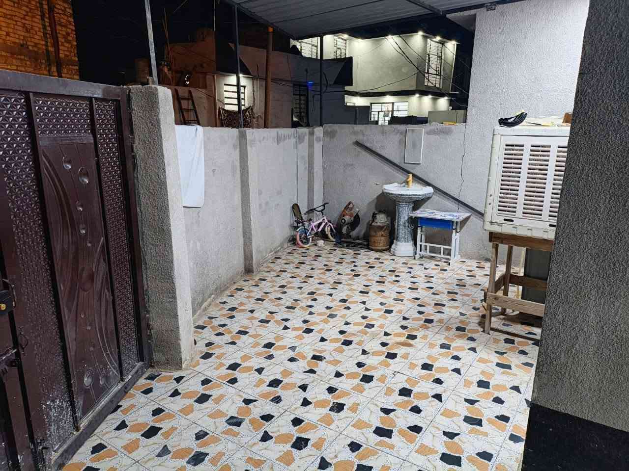 دار. للبيع المساحه ١١٥ متر طابق واحد 

حله ابو خستاوي شارع الغسل نهايته التقيسيم الجديد 

طابو زراعي سند 25 تحويل السعر ٥٠ وبي مجال 

بناء حديث//,***********
