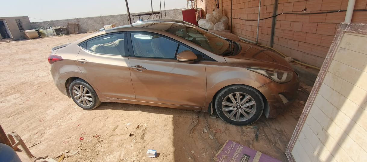 السلام عليكم
مراوس 
هونداي الانترا ٢٠١٤ شكل ال١٥ خليجيه مكينه 2000  مواصفات مثل ماموضح في الصور
بيها بابيين كللير فقط والضرر جاملغ موضح الضرر في الصور *********** رقم واسط بأسمي
