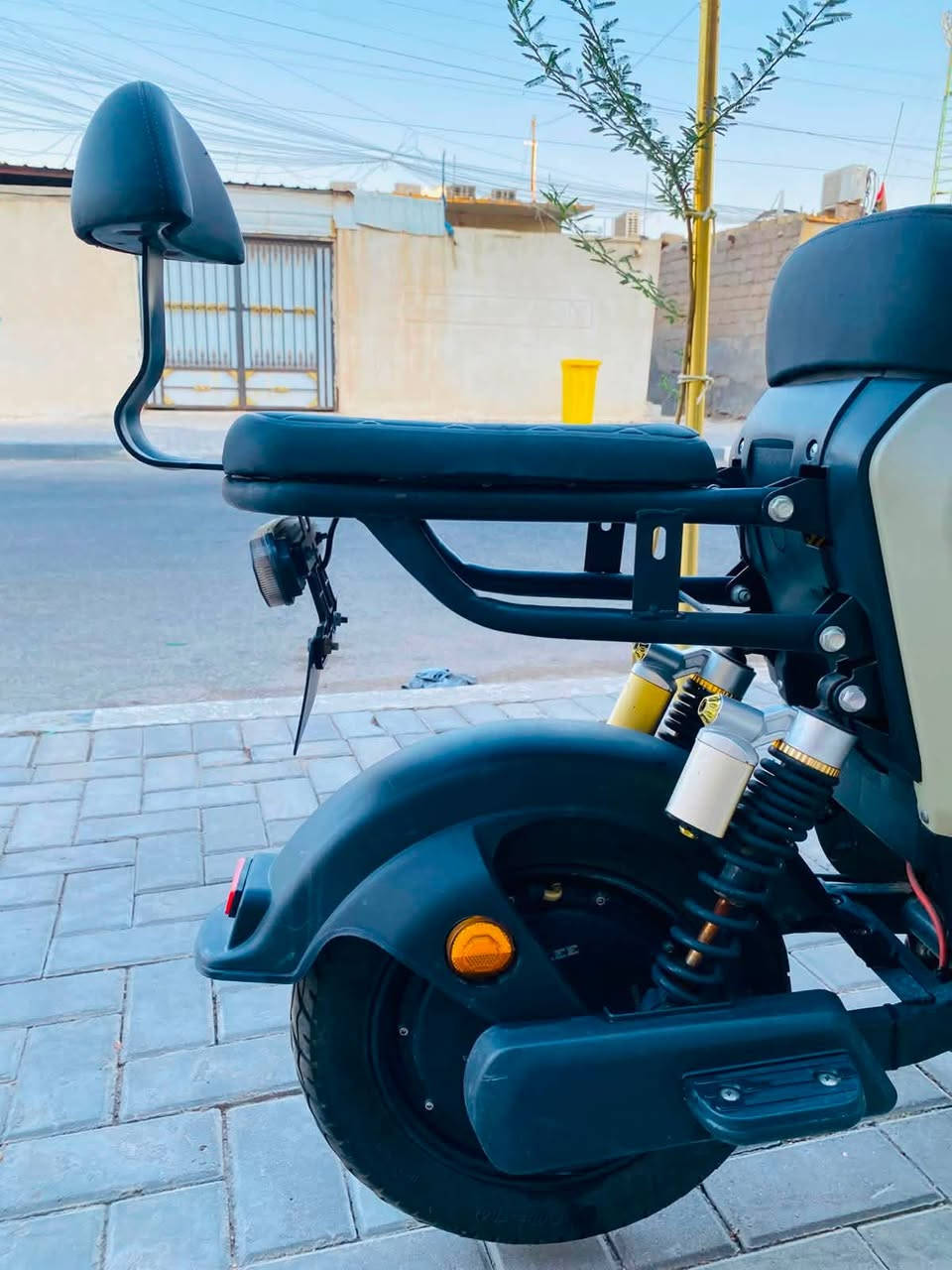 سلام عليكم ورحمة الله وبركاته دراجه شحن R9 2024 اخت جديده شوف صوره كدام عينك بس بطاريت رادله سعر ٣٠٠ وبيه مجال مكان البصره القبله  *********** ناا مكلف بل نشره
