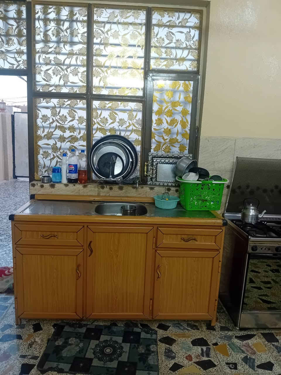 السلام عليكم كاونتر للبيع ثلاث قطع   السعر    ٢٢٥  العنوان بغداد جسر ديالى قرب فلكة سلمان باك      ***********
