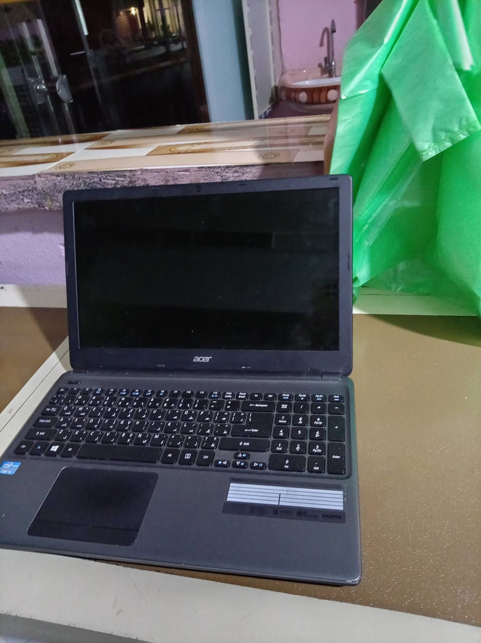 للبيع لوبتوب شغال وكامل ملحقات مبدل بطاريه سعر 150وبي مجال    ***********
