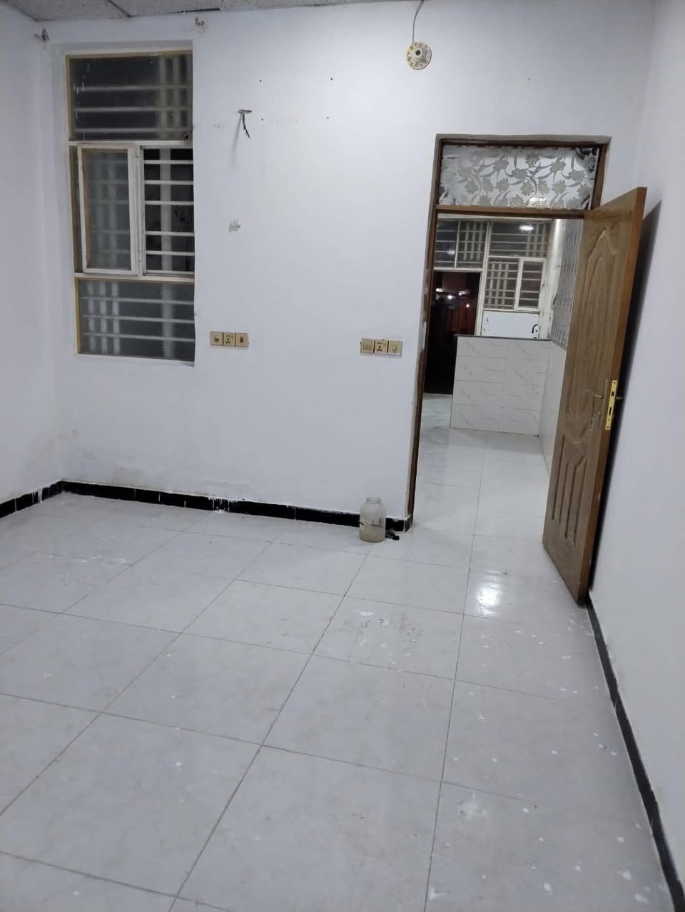 بيت للبيع في النجف مقابيل قرية الغدير عمود 280 مساحته 50 متر مربع البيت عالي عن الشارع يم اسواق ورده خدمات كاملة شارع عريض 
 شارعه مقابل المطحنة بل شارع ركن اسواق ابو وردة
بناء حديث غير مسكون
سند 25 مرقم من البلدية طابوك صب 
باقي التفاصيل مراسلة الصفحه
أو الاتصال على الرقم الموجود بالاعلان 
***********
السعر ب25 وبي مجال
