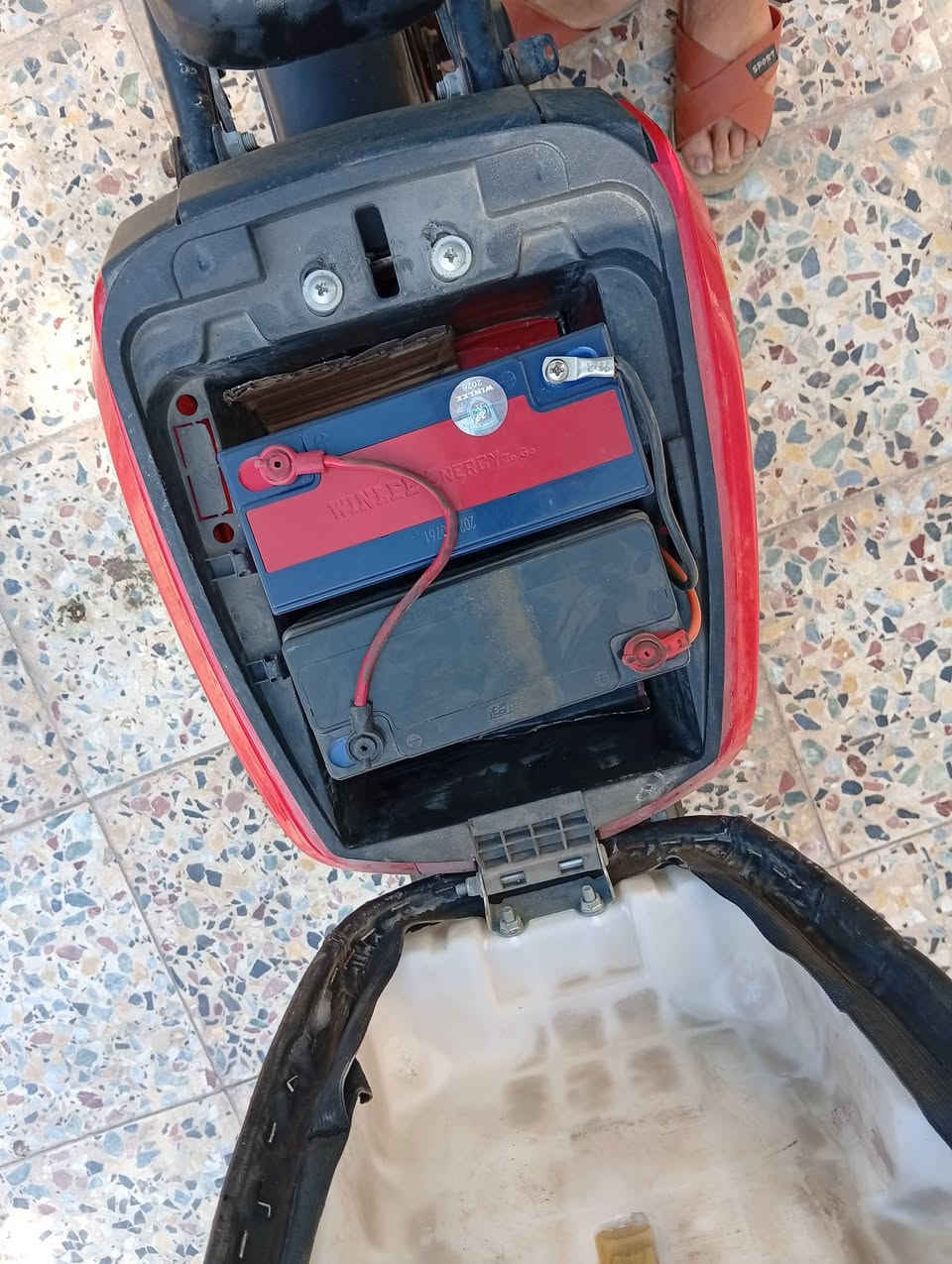 السلام عليكم دراجه R9 2026 عطله بس السكليتر مكطوع دراجه جديده ومامشي بيه هواي الله شاهد بطاريته الاصليه انكسرت وجبتله جديده حت القديمه موجوده سعره 350 وبيه مجال المكان الجزيره التواصل واتساب ***********
